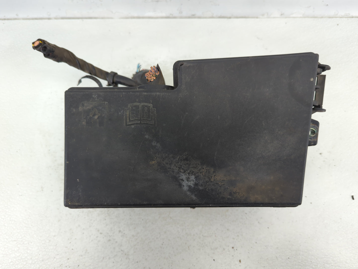 2010-2012 Mazda Cx-7 Fusebox Fuse Box Panel Relay Module P/N:2B0LY010F EG23-66765 Fits Fits 2010 2011 2012 OEM Used Auto Par