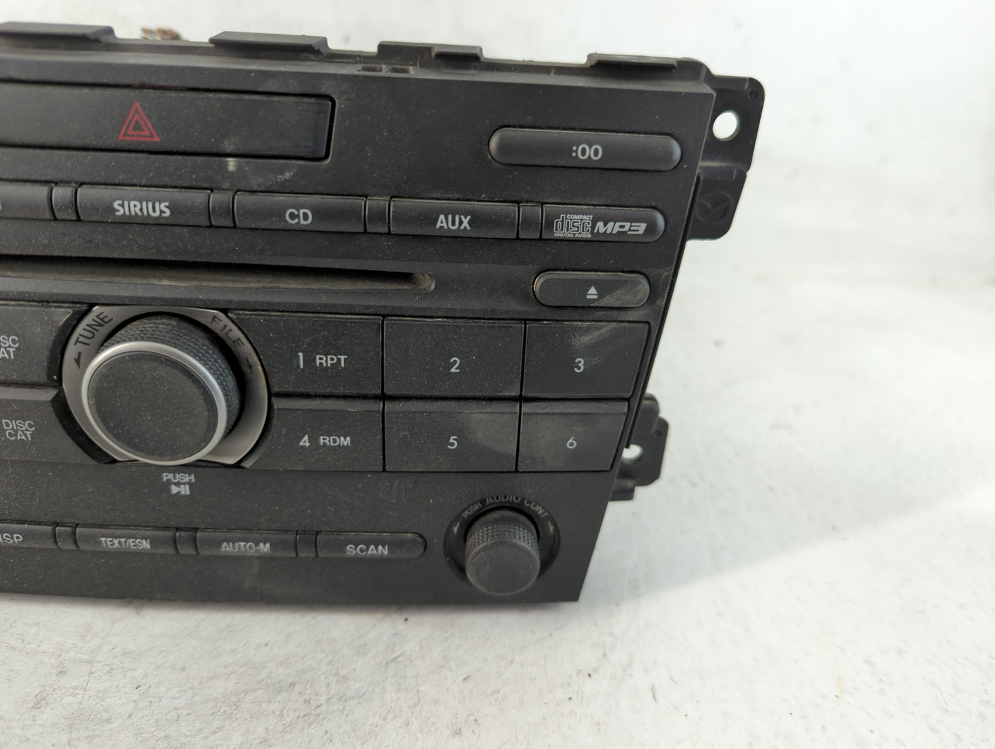 2010 Mazda Cx-7 Radio AM FM Cd Player Receiver Replacement P/N:EH46 66 ARXA Fits OEM Used Auto Parts - Oemusedautoparts1.com
