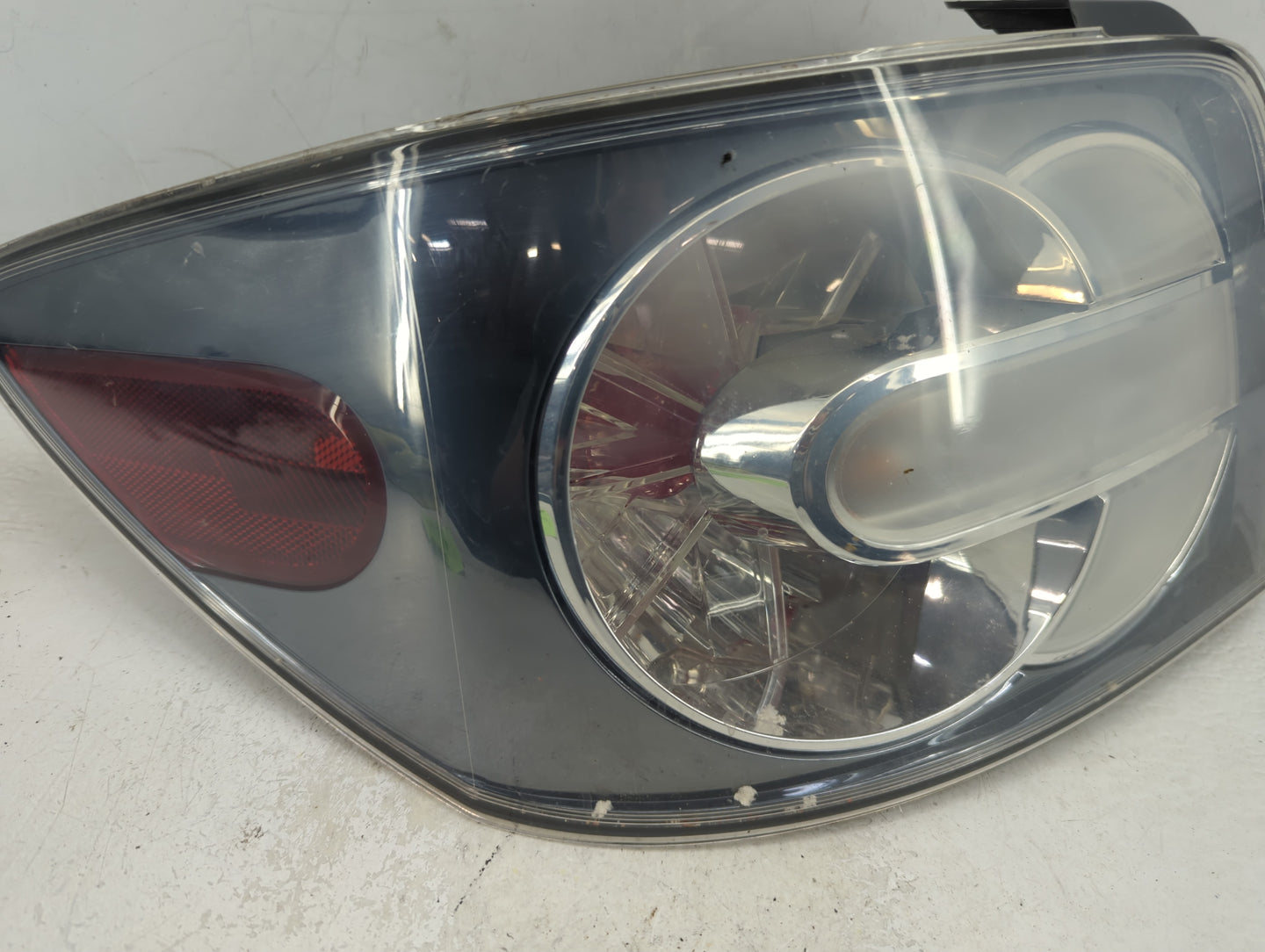 2010-2012 Mazda Cx-7 Passenger Right Side Deck Lid Mounted Tail Light - Oemusedautoparts1.com