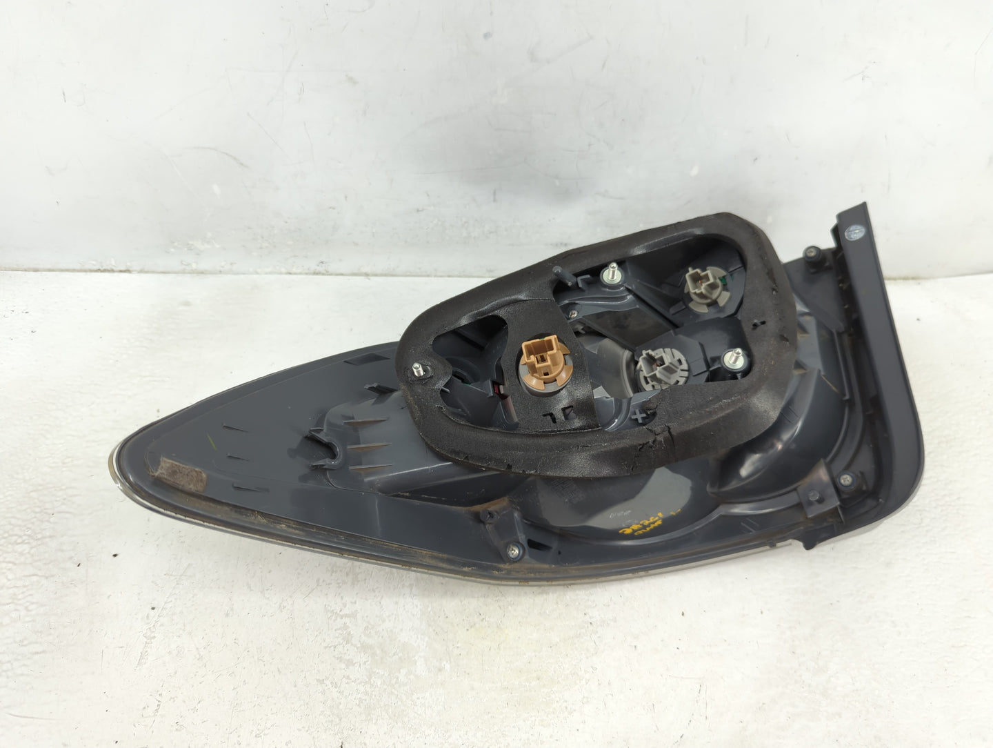 2010-2012 Mazda Cx-7 Passenger Right Side Deck Lid Mounted Tail Light - Oemusedautoparts1.com