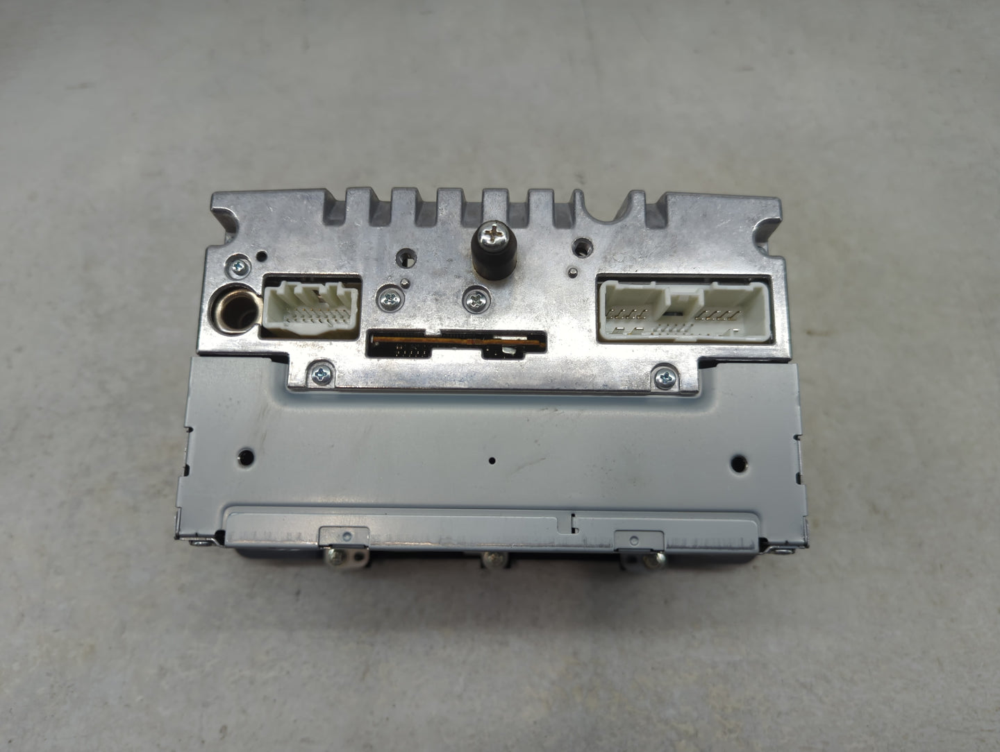 2010 Mazda Cx-9 Radio AM FM Cd Player Receiver Replacement P/N:14795565 Fits OEM Used Auto Parts - Oemusedautoparts1.com