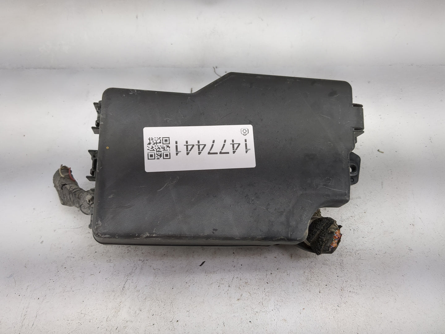 2010 Mazda Mazda3 Fusebox Fuse Box Panel Relay Module P/N:BBM5-66761 V23134-J59-X501 Fits OEM Used Auto Parts - Oemusedautop