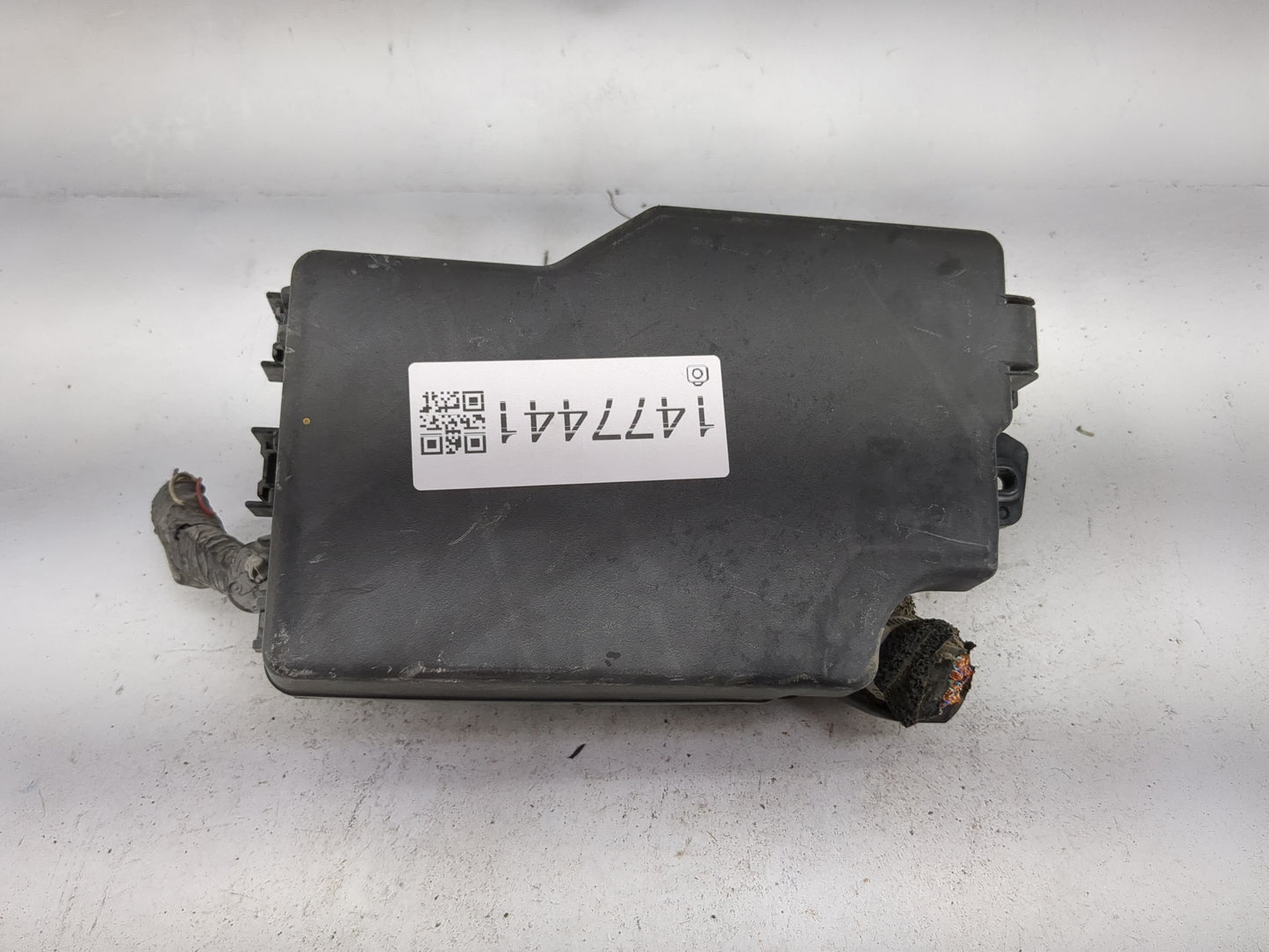 2010 Mazda Mazda3 Fusebox Fuse Box Panel Relay Module P/N:BBM5-66761 V23134-J59-X501 Fits OEM Used Auto Parts - Oemusedautop