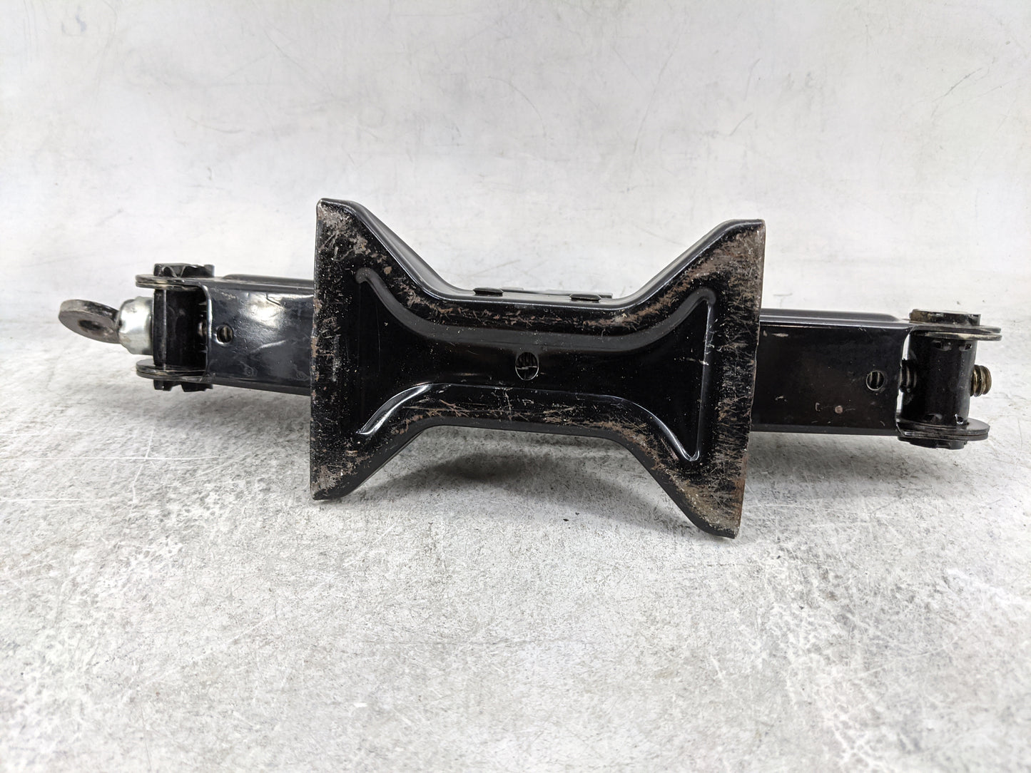 2010 Mazda Mazda3 Spare Scissor Car Jack - Oemusedautoparts1.com