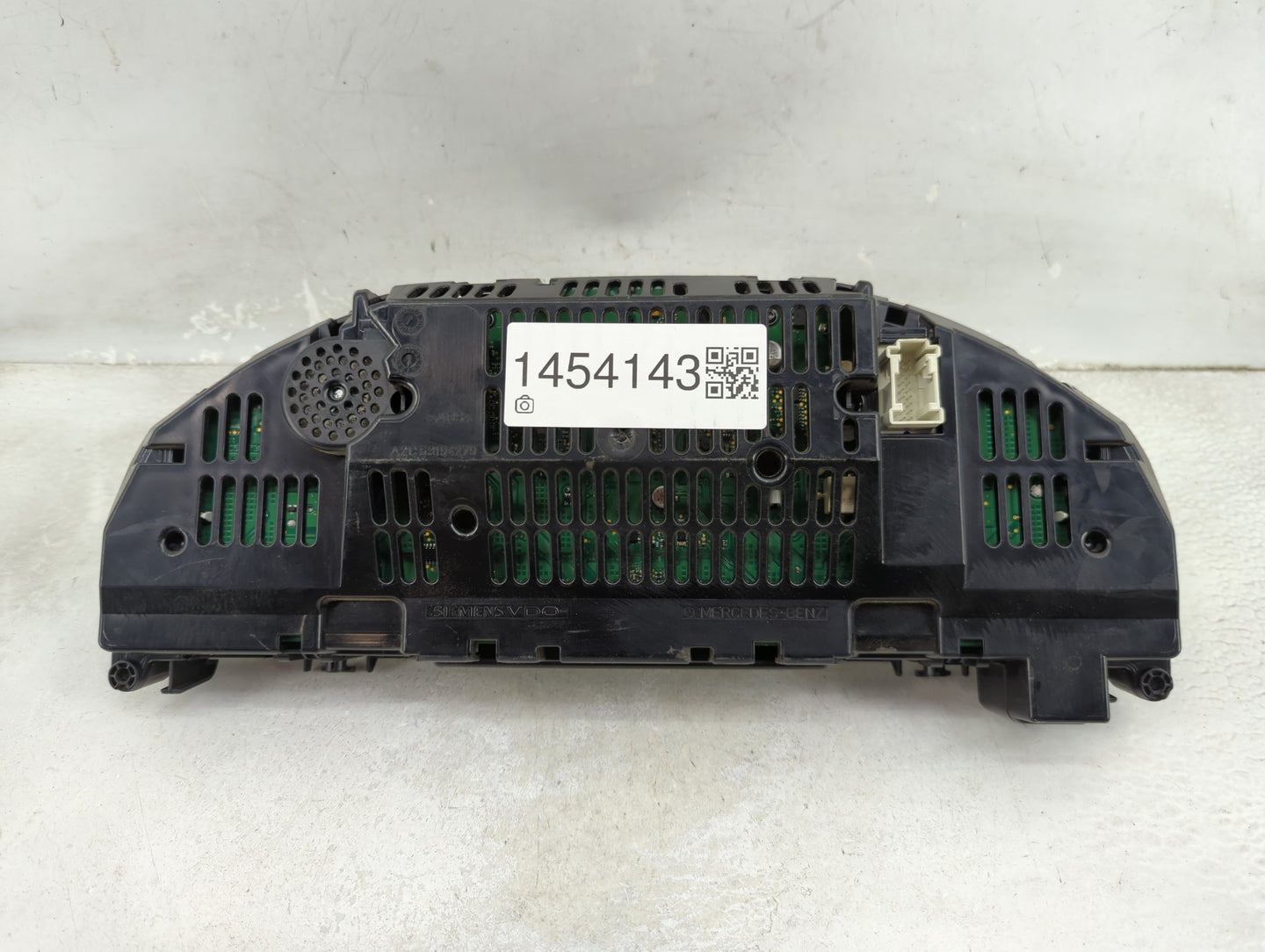 2010 Mercedes-Benz C-Class Instrument Cluster Speedometer Gauges P/N:A2049003202 A2044402011, A2129020302 Miles:137K Fits OE