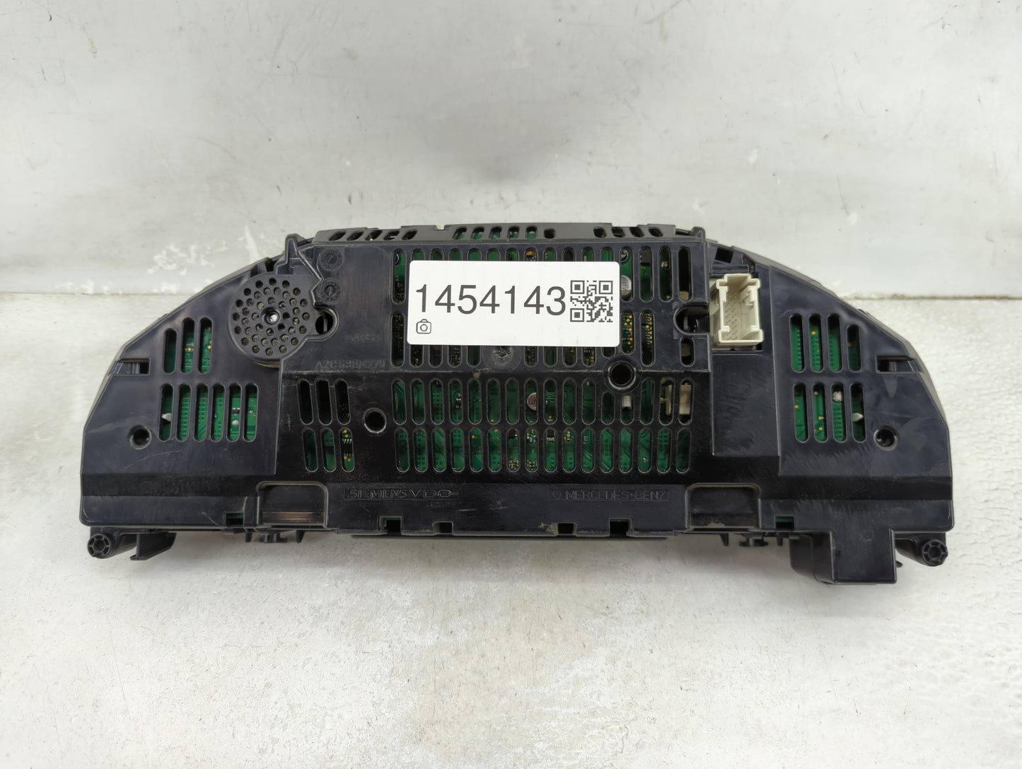 2010 Mercedes-Benz C-Class Instrument Cluster Speedometer Gauges P/N:A2049003202 A2044402011, A2129020302 Miles:137K Fits OE