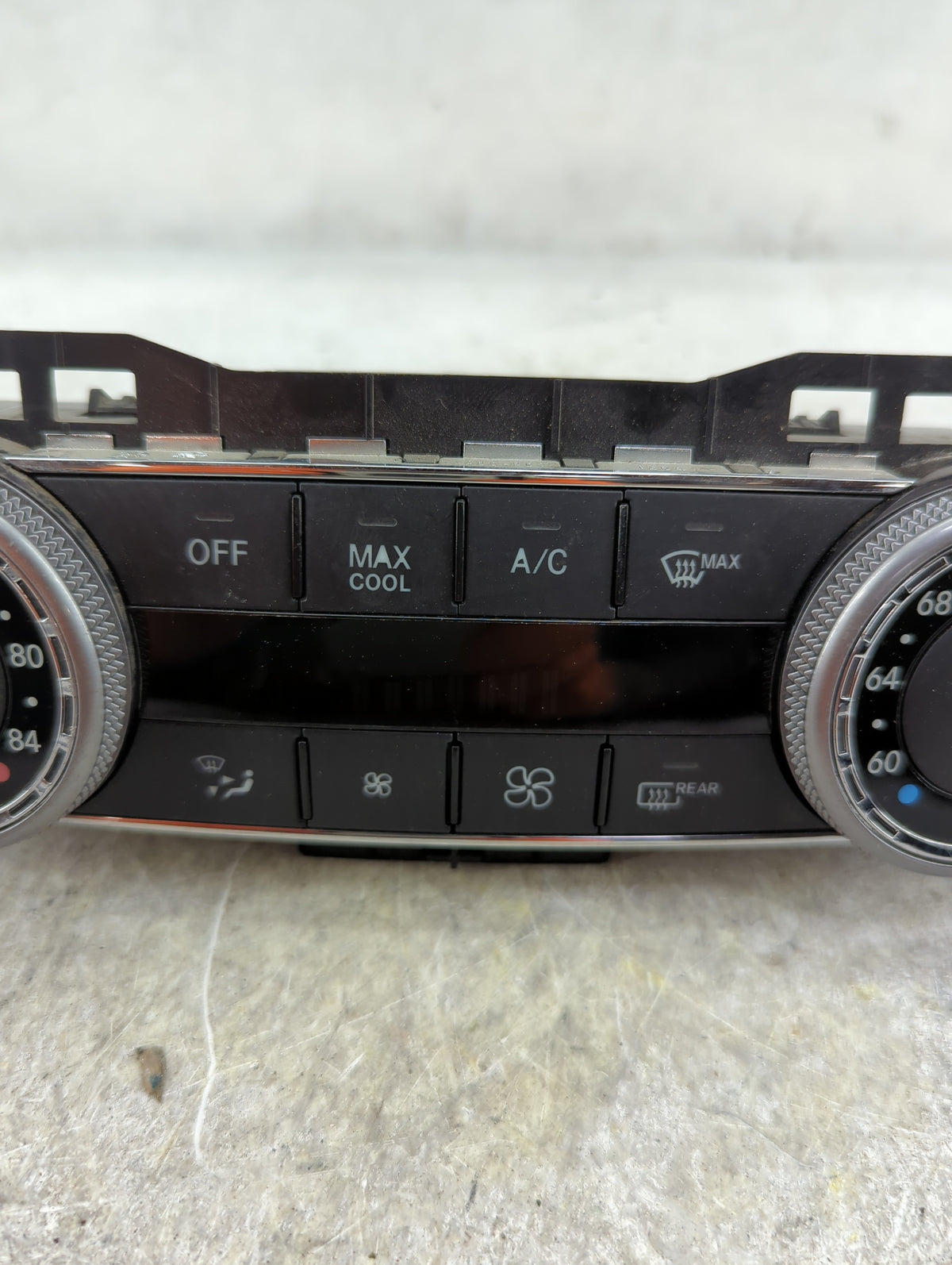 2010 Mercedes-Benz C-Class Climate Control Module Temperature AC/Heater Replacement P/N:2048305990 Fits Fits 2009 OEM Used A