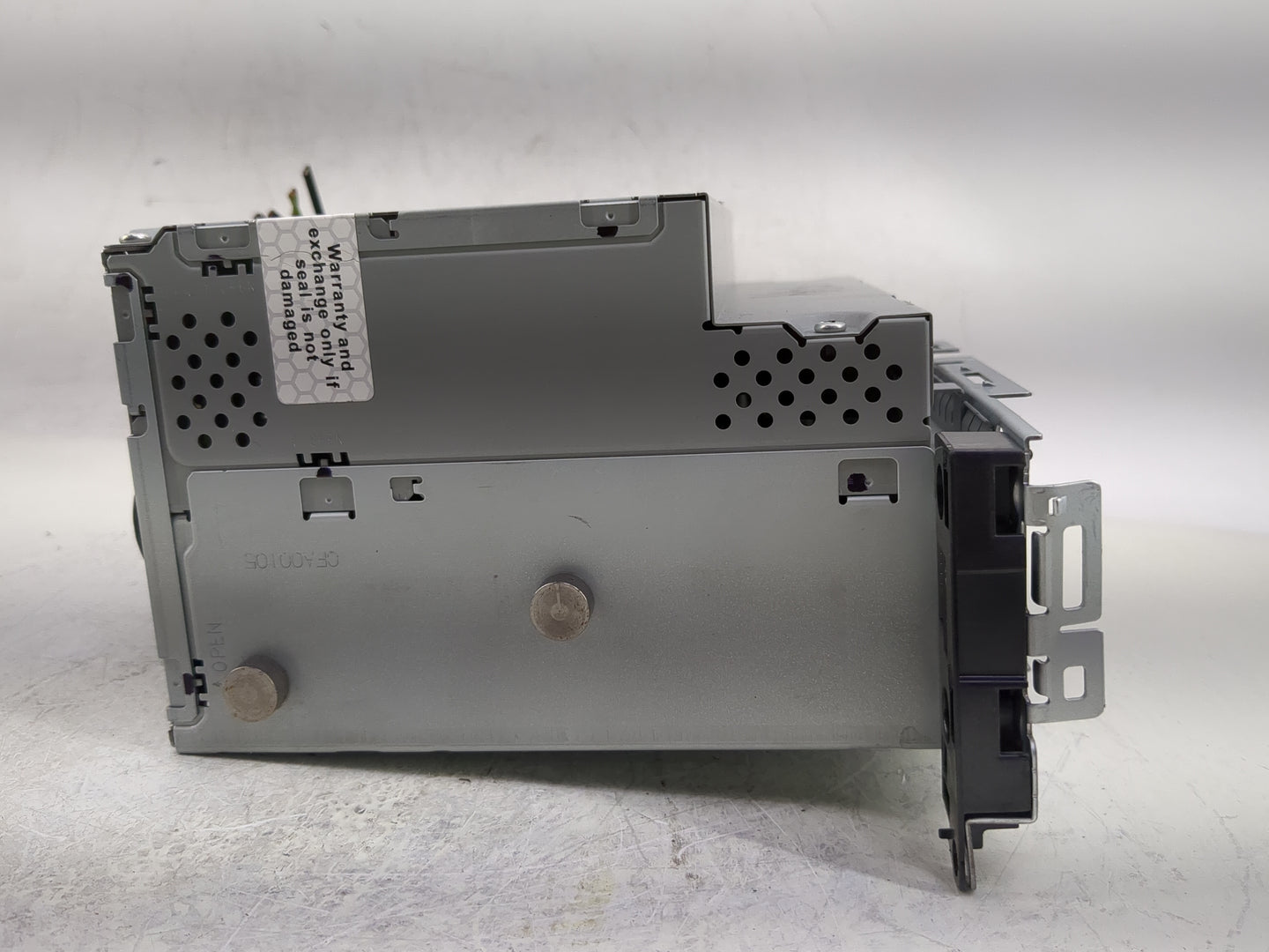 2010 Mercedes-Benz C300 Radio AM FM Cd Player Receiver Replacement P/N:A2049069901 Fits OEM Used Auto Parts - Oemusedautopar