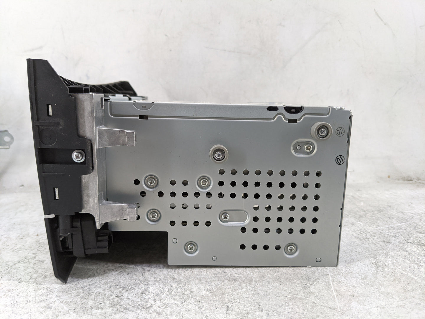 2010 Mercedes-Benz E-Class Radio AM FM Cd Player Receiver Replacement P/N:A2129008604 A2128700789, A2129025001 Fits OEM Used