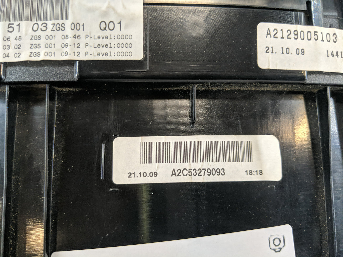 2010 Mercedes-Benz E350 Instrument Cluster Speedometer Gauges P/N:A 212 900 5103 Fits OEM Used Auto Parts - Oemusedautoparts