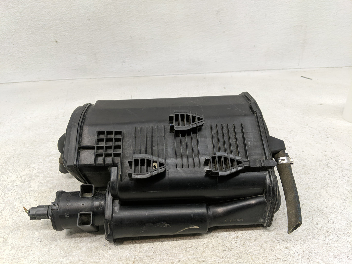 2010 Mercedes-benz E350 Fuel Vapor Charcoal Canister - Oemusedautoparts1.com