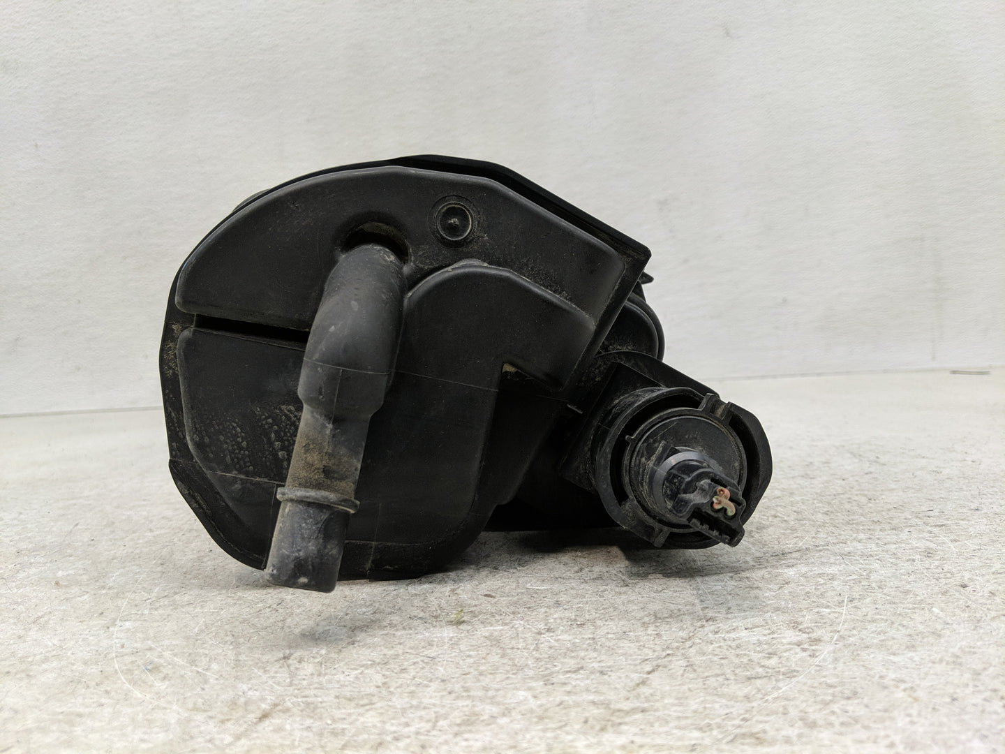 2010 Mercedes-benz E350 Fuel Vapor Charcoal Canister - Oemusedautoparts1.com