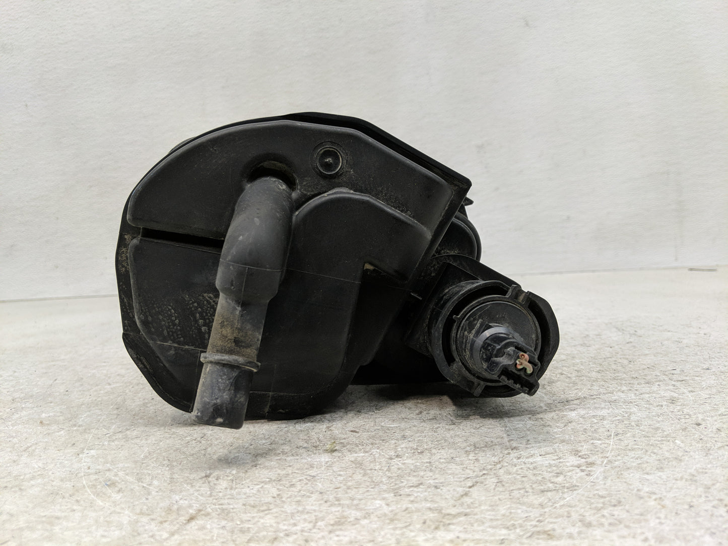 2010 Mercedes-benz E350 Fuel Vapor Charcoal Canister - Oemusedautoparts1.com