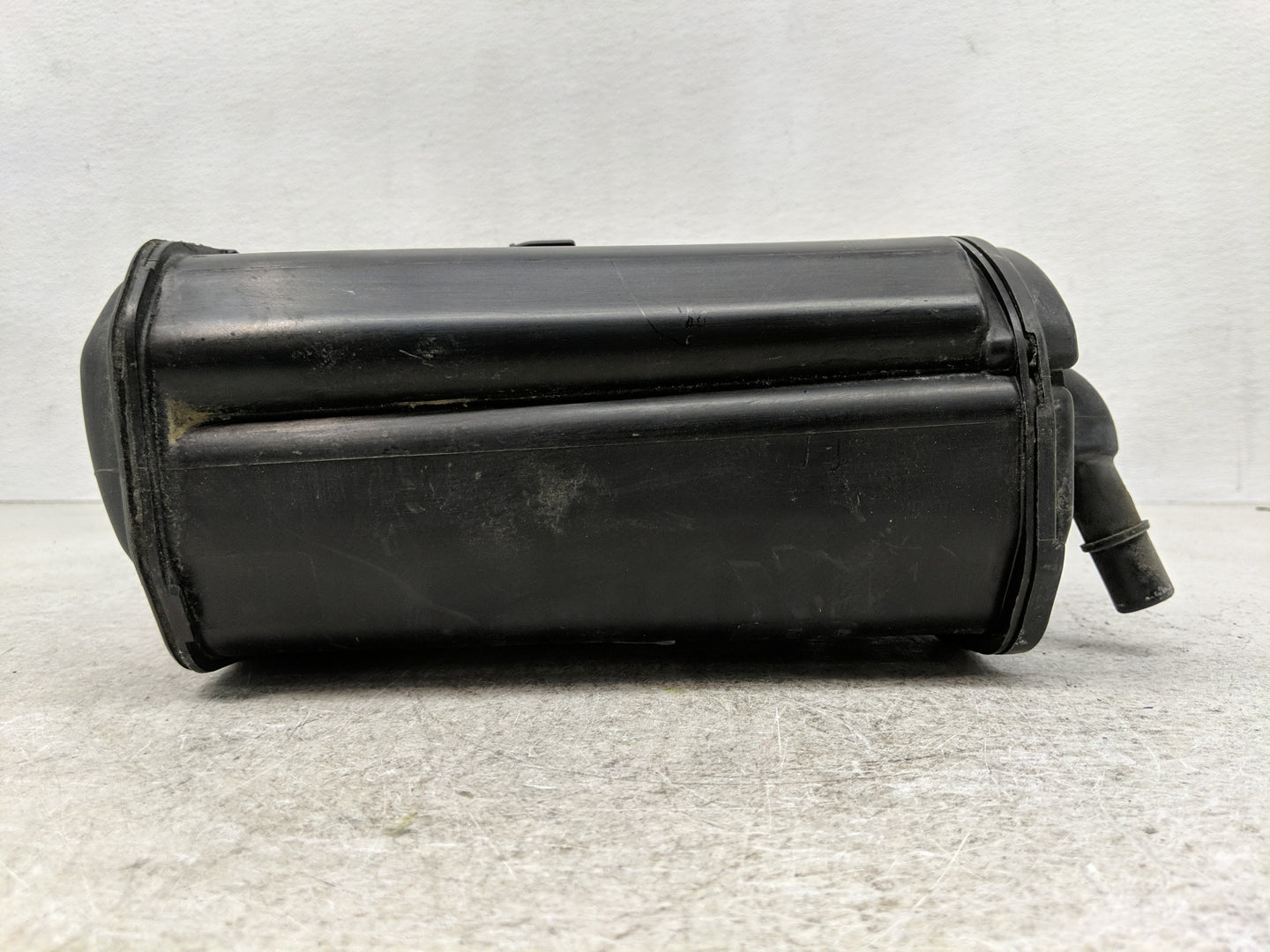 2010 Mercedes-benz E350 Fuel Vapor Charcoal Canister - Oemusedautoparts1.com