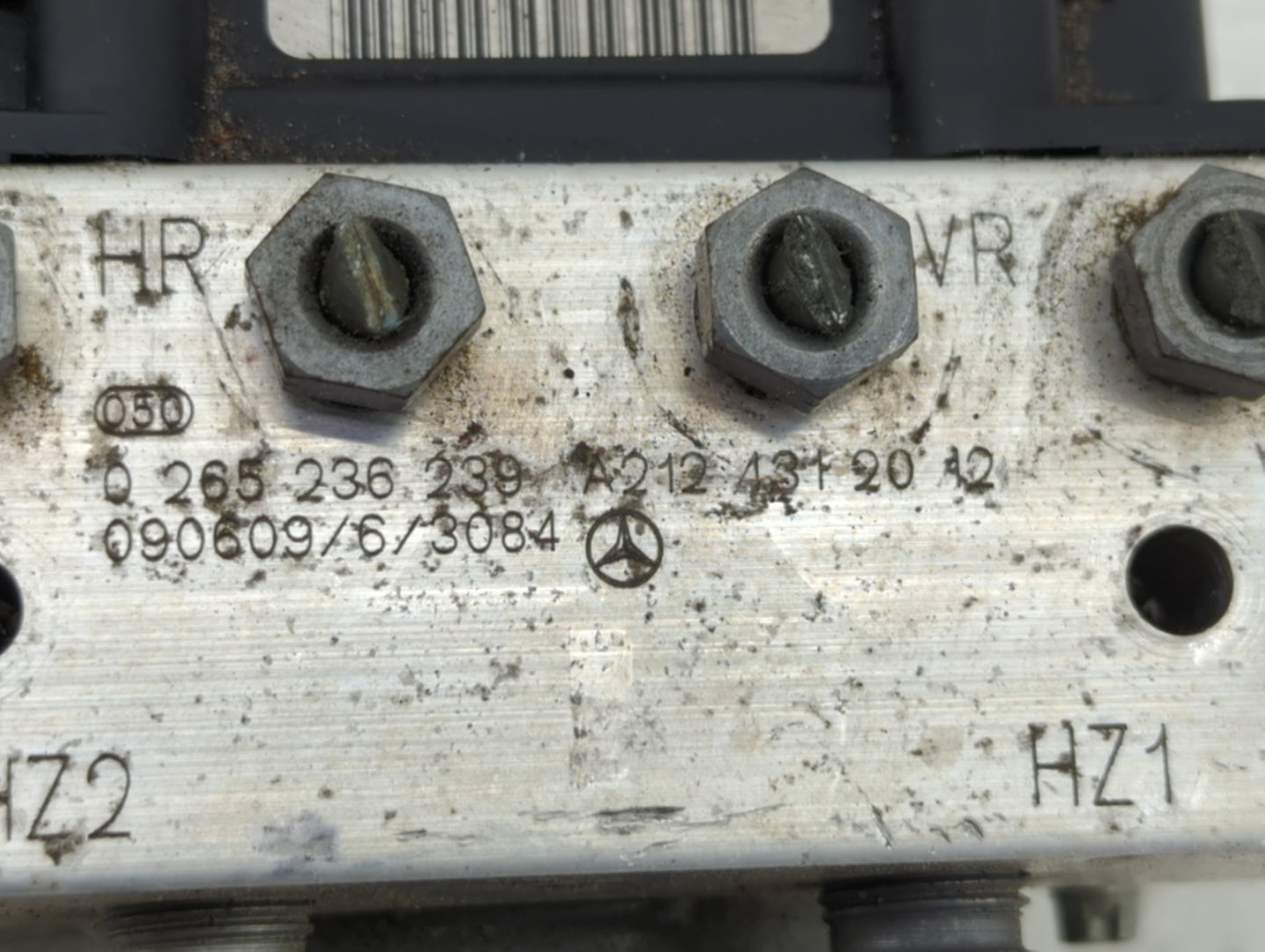 2010 Mercedes-Benz E350 ABS Pump Control Module Replacement P/N:0265236239 A2124312012, 0265950972 Fits OEM Used Auto Parts 