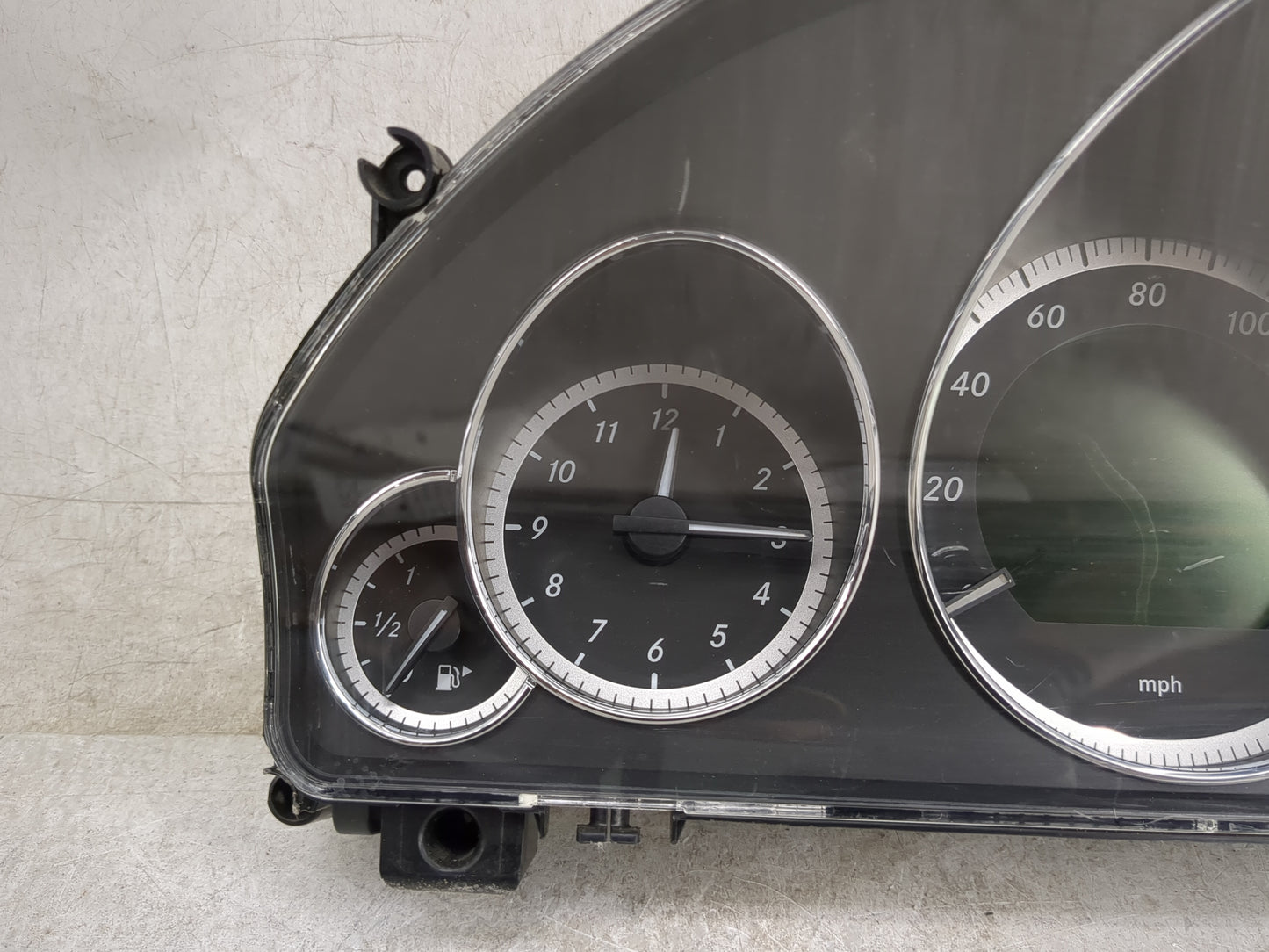 2010 Mercedes-Benz E550 Instrument Cluster Speedometer Gauges P/N:A212 900 46 04 Miles: Fits OEM Used Auto Parts - Oemusedau