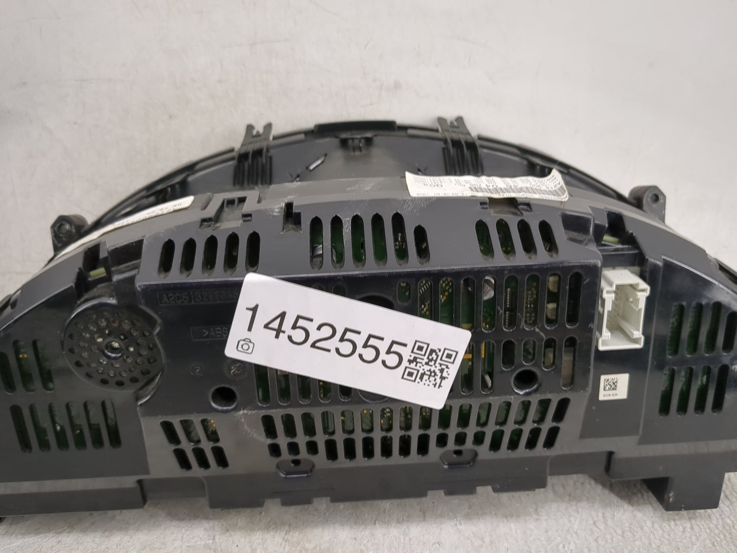 2010 Mercedes-Benz E550 Instrument Cluster Speedometer Gauges P/N:A212 900 46 04 Miles: Fits OEM Used Auto Parts - Oemusedau