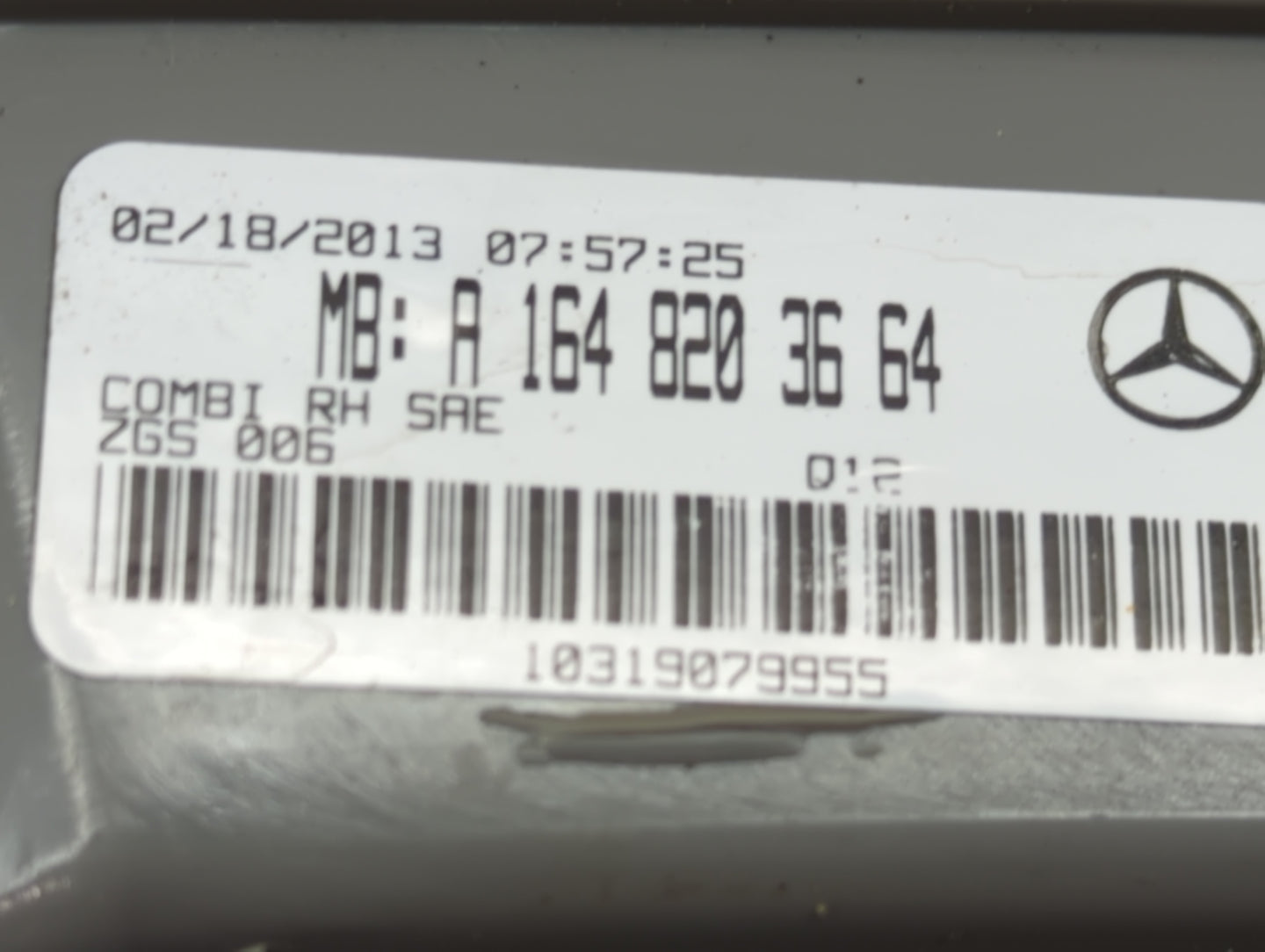 2010-2012 Mercedes-Benz Gl350 Tail Light Assembly Passenger Right OEM P/N:A 164 820 36 64 Fits Fits 2010 2011 2012 OEM Used 