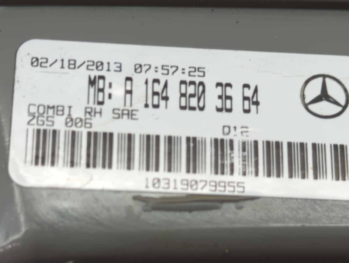 2010-2012 Mercedes-Benz Gl350 Tail Light Assembly Passenger Right OEM P/N:A 164 820 36 64 Fits Fits 2010 2011 2012 OEM Used 