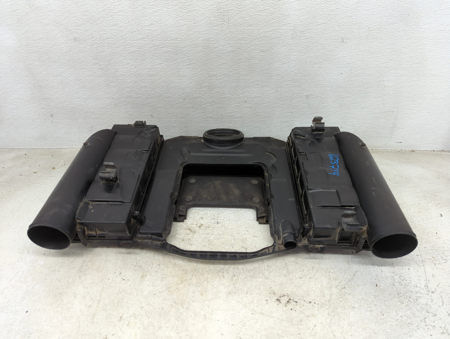 2010 Mercedes-benz Gl450 Air Cleaner Intake-duct Hose Tube - Oemusedautoparts1.com