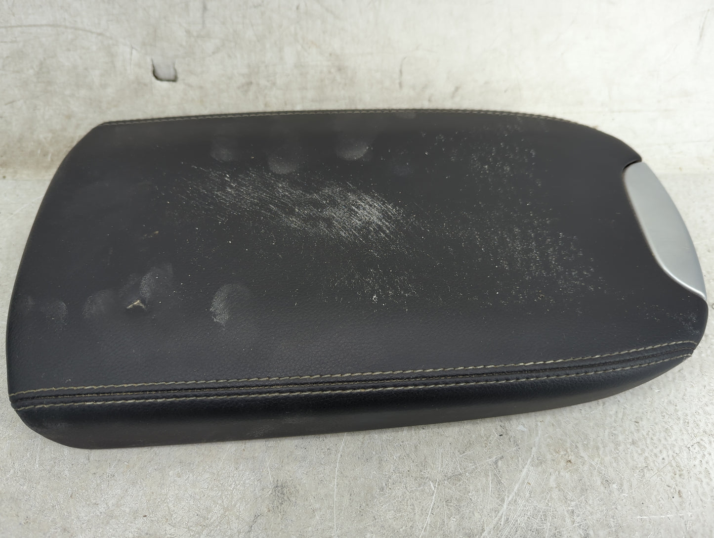 2010 Mercedes-Benz Gl550 Center Console Armrest Cover Lid Fits OEM Used Auto Parts - Oemusedautoparts1.com
