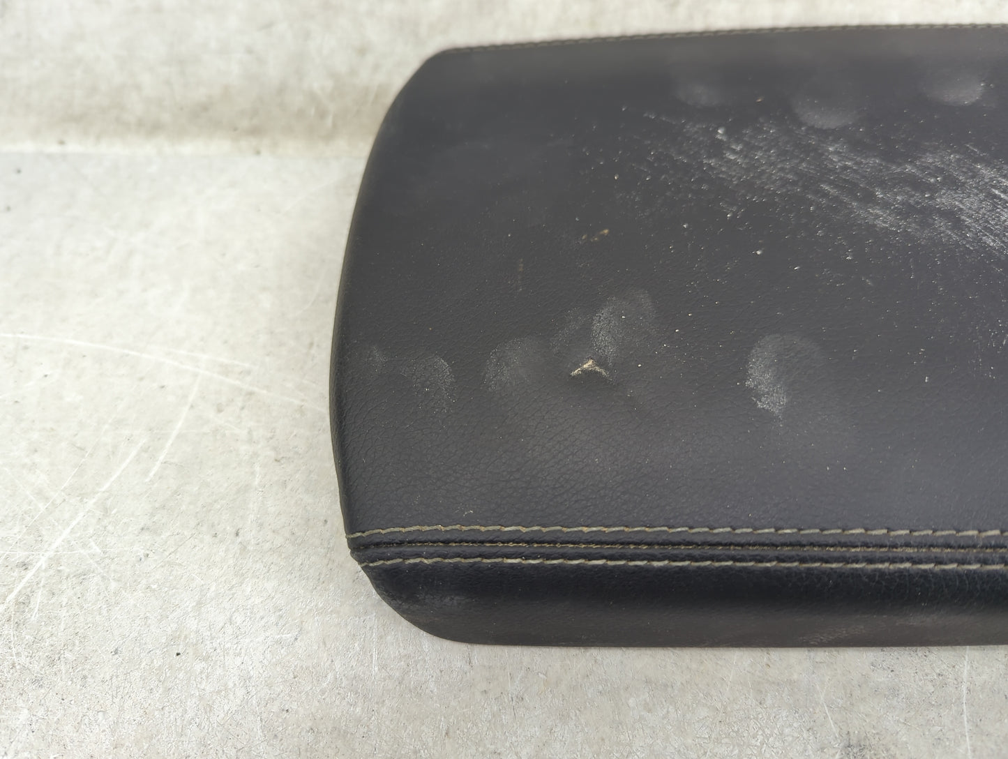 2010 Mercedes-Benz Gl550 Center Console Armrest Cover Lid Fits OEM Used Auto Parts - Oemusedautoparts1.com