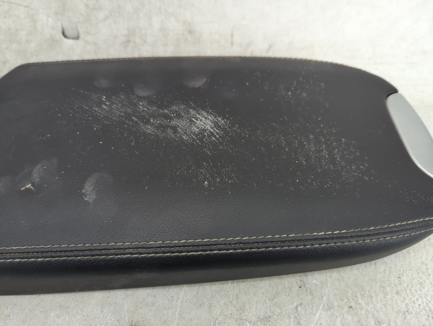2010 Mercedes-Benz Gl550 Center Console Armrest Cover Lid Fits OEM Used Auto Parts - Oemusedautoparts1.com