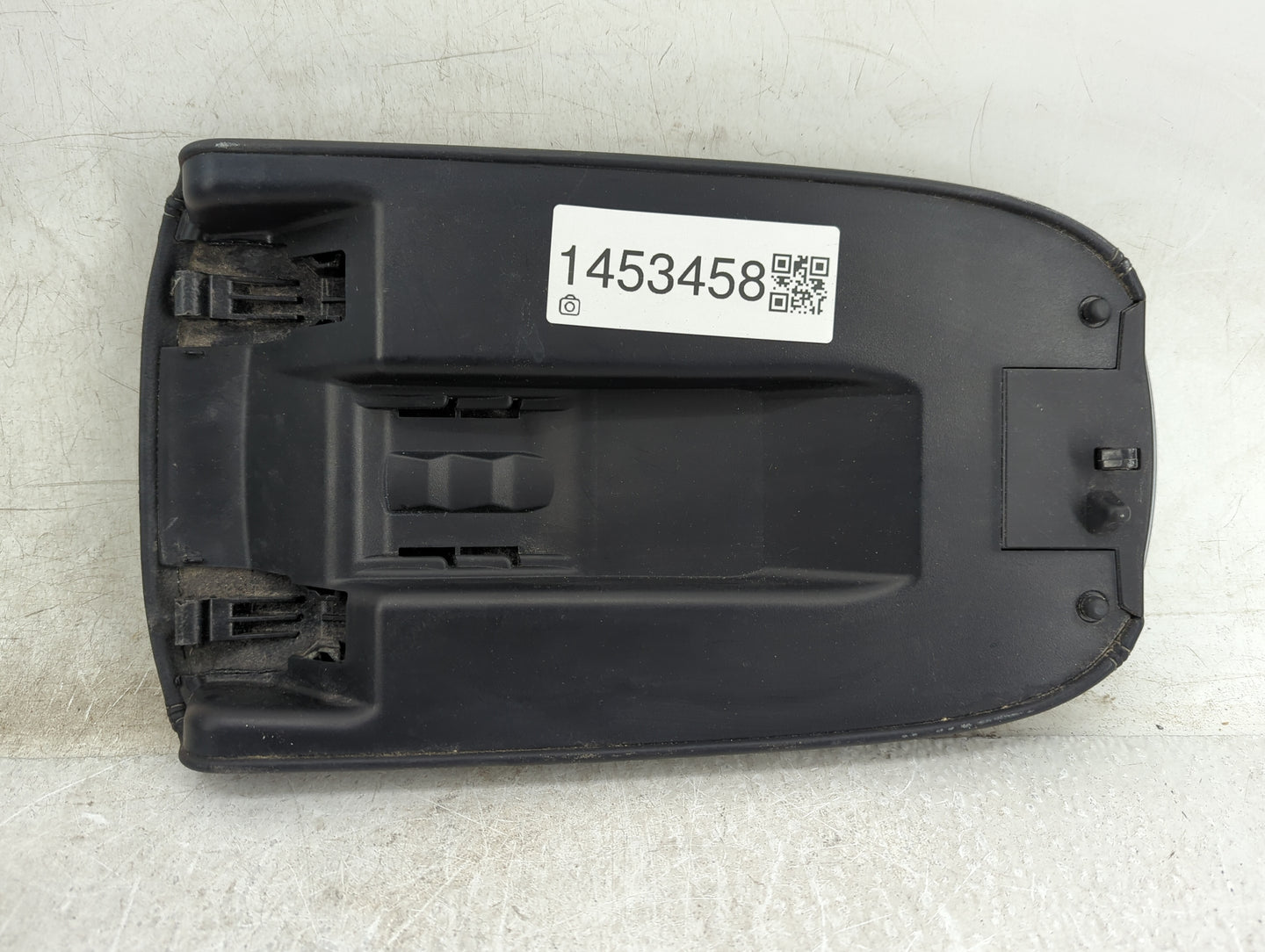 2010 Mercedes-Benz Gl550 Center Console Armrest Cover Lid Fits OEM Used Auto Parts - Oemusedautoparts1.com