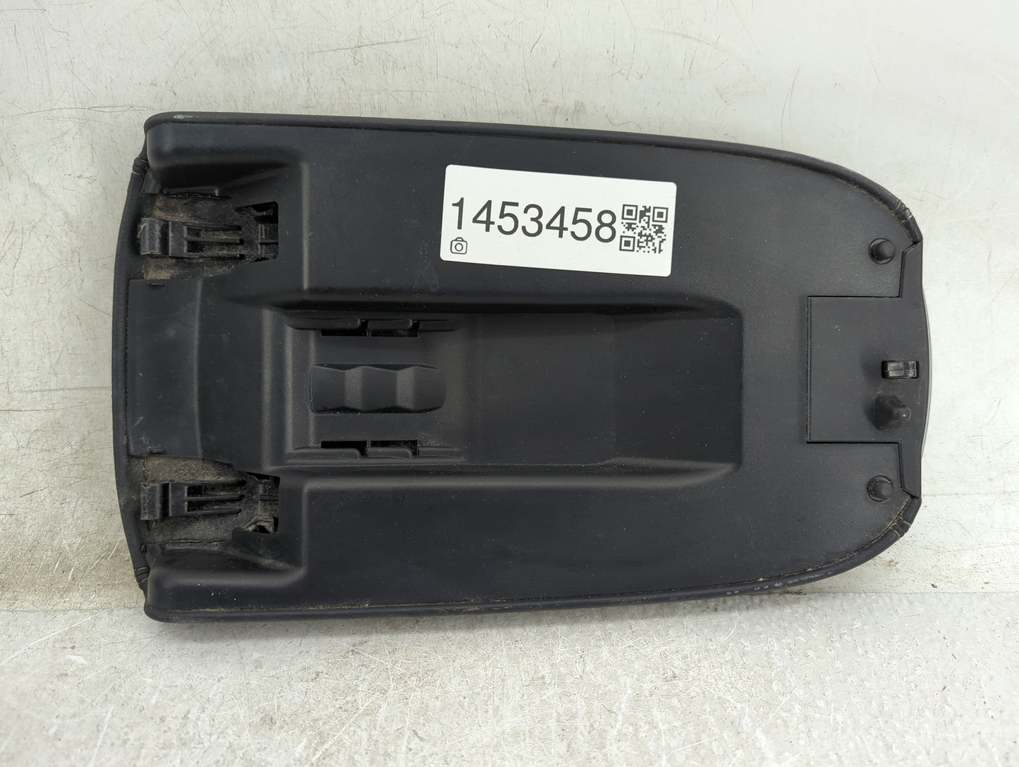 2010 Mercedes-Benz Gl550 Center Console Armrest Cover Lid Fits OEM Used Auto Parts - Oemusedautoparts1.com