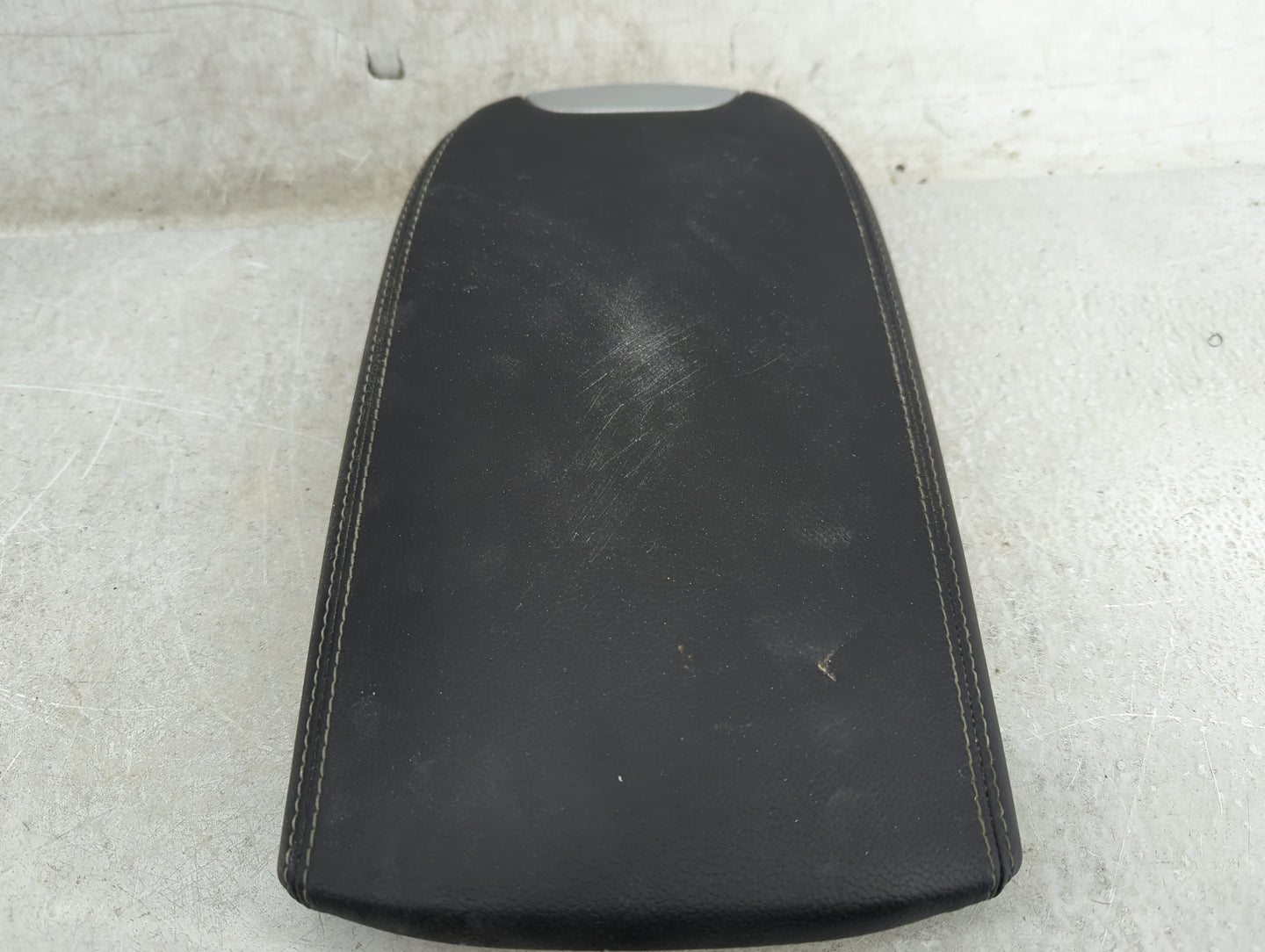 2010 Mercedes-Benz Gl550 Center Console Armrest Cover Lid Fits OEM Used Auto Parts - Oemusedautoparts1.com
