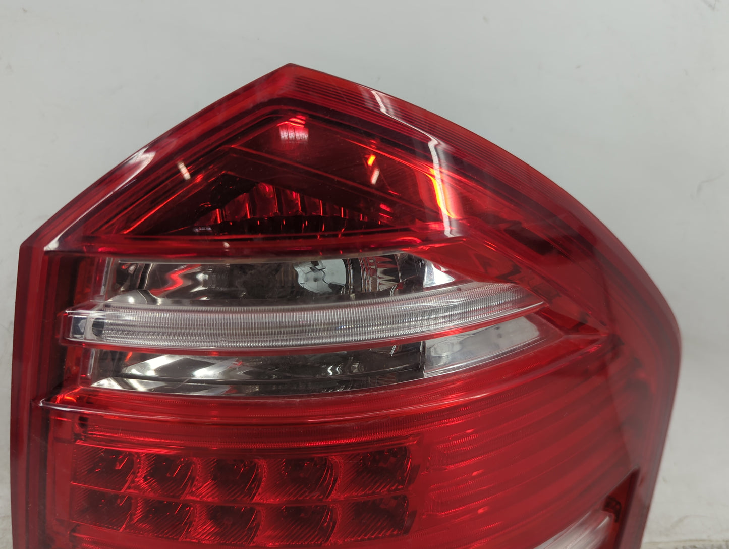 2010-2012 Mercedes-Benz Gl550 Tail Light Assembly Passenger Right OEM P/N:A 164 820 36 64 Fits Fits 2010 2011 2012 OEM Used 