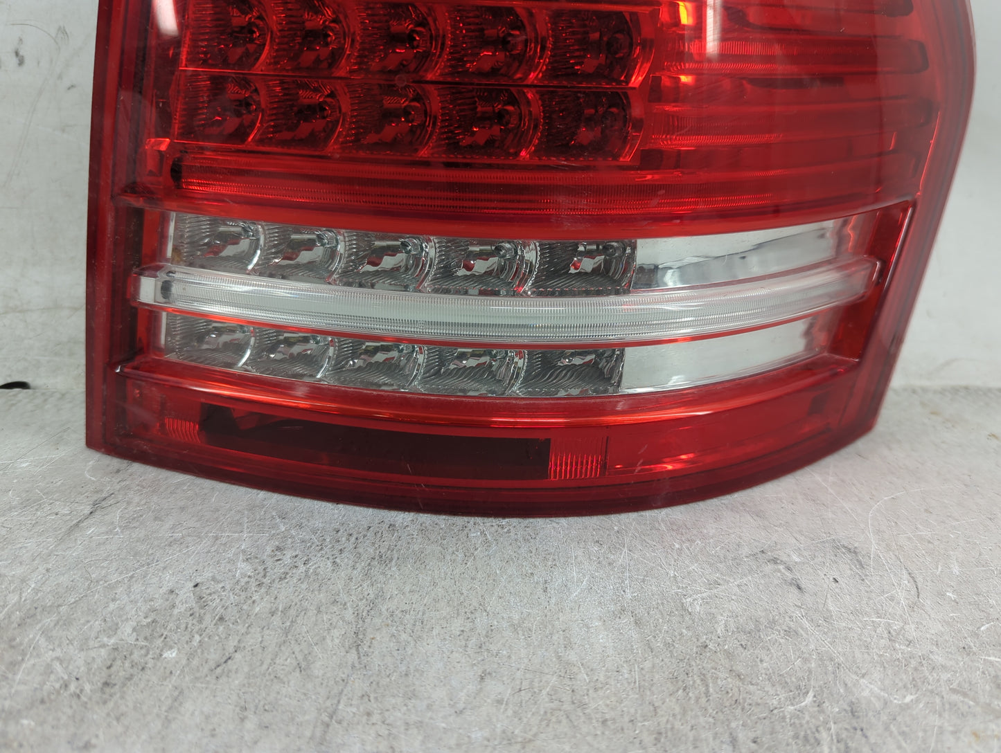 2010-2012 Mercedes-Benz Gl550 Tail Light Assembly Passenger Right OEM P/N:A 164 820 36 64 Fits Fits 2010 2011 2012 OEM Used 