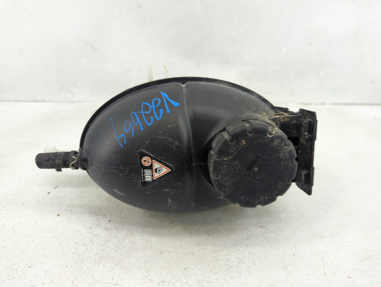 2010 Mercedes-benz Glk350 Windshield Washer Fluid Reservoir Bottle Oem - Oemusedautoparts1.com