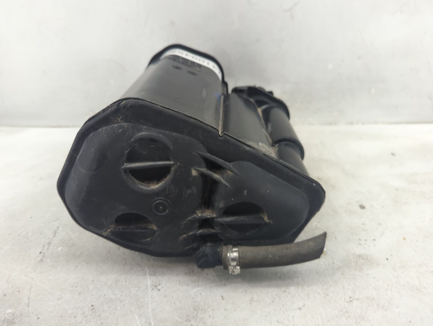 2010 Mercedes-benz Glk350 Fuel Vapor Charcoal Canister - Oemusedautoparts1.com