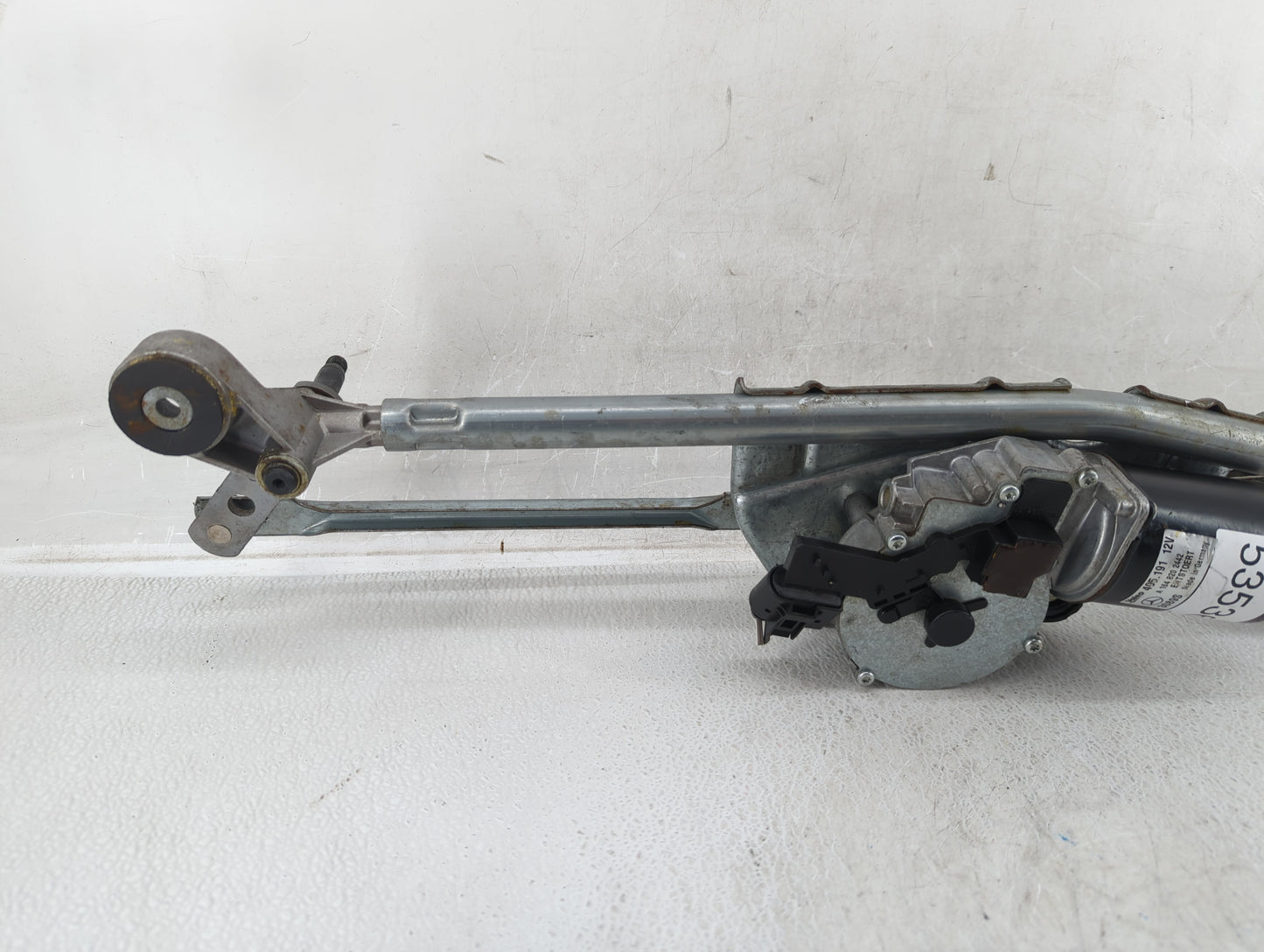 2010 Mercedes-Benz Ml250 Front Windshield Wiper Motor P/N:A 164 820 2442 Fits Fits 2006 2007 2008 2009 2011 2012 OEM Used Au