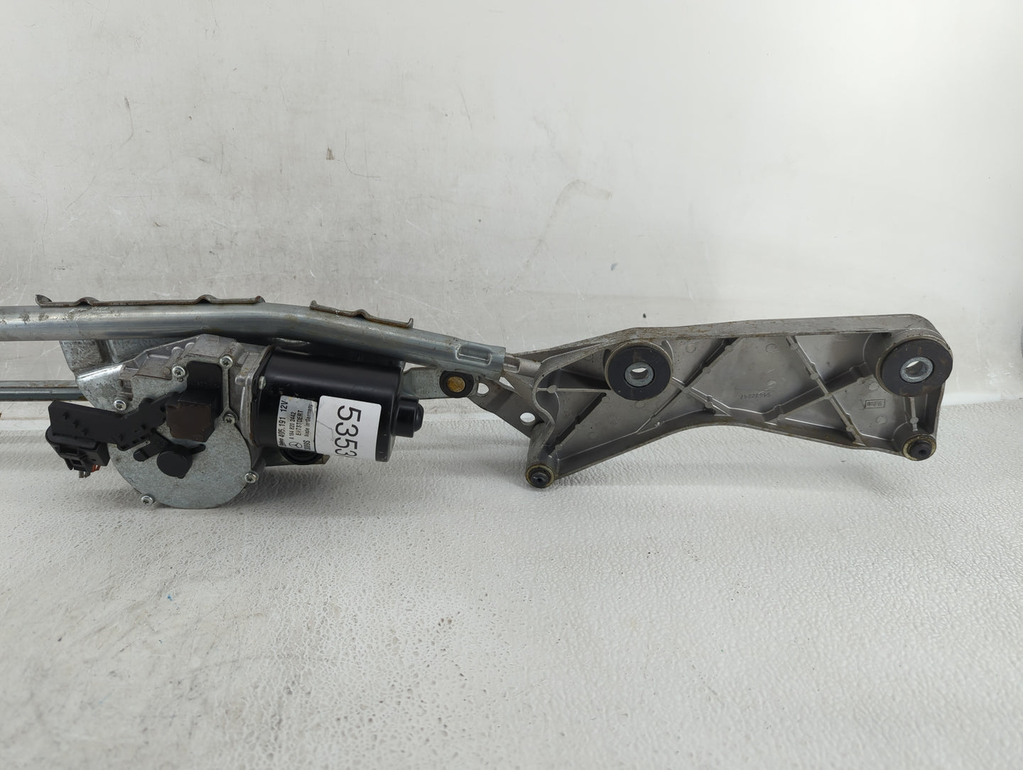2010 Mercedes-Benz Ml250 Front Windshield Wiper Motor P/N:A 164 820 2442 Fits Fits 2006 2007 2008 2009 2011 2012 OEM Used Au