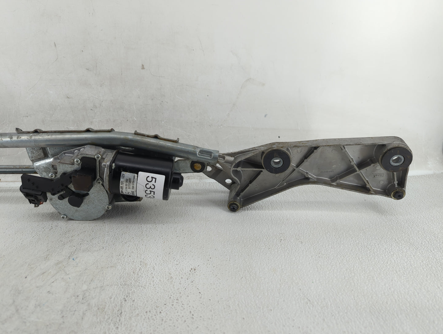 2010 Mercedes-Benz Ml250 Front Windshield Wiper Motor P/N:A 164 820 2442 Fits Fits 2006 2007 2008 2009 2011 2012 OEM Used Au