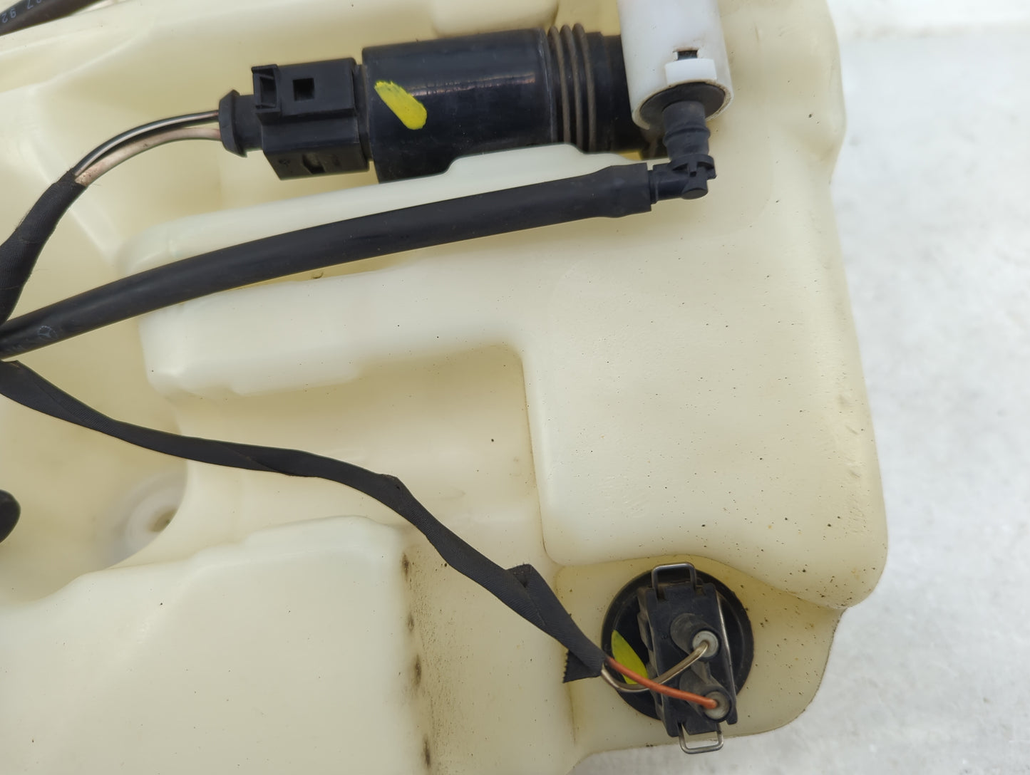 2008-2011 Mercedes-benz Ml350 Windshield Washer Fluid Reservoir Bottle - Oemusedautoparts1.com