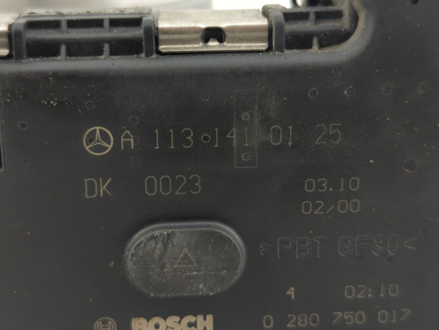 2006-2011 Mercedes-Benz Ml350 Throttle Body P/N:A 113 141 01 25 1131410125 Fits OEM Used Auto Parts - Oemusedautoparts1.com