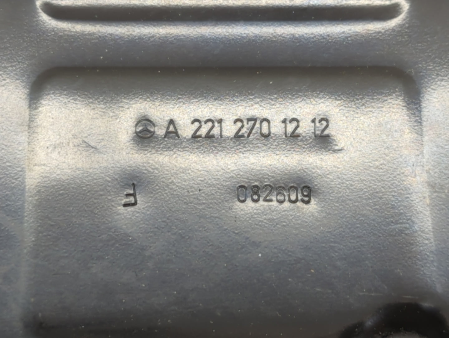 2010-2013 Mercedes-Benz S400 Engine Oil Pan P/N:082609 A 221 270 12 12 Fits Fits 2006 2007 2008 2009 2010 2011 2012 2013 OEM