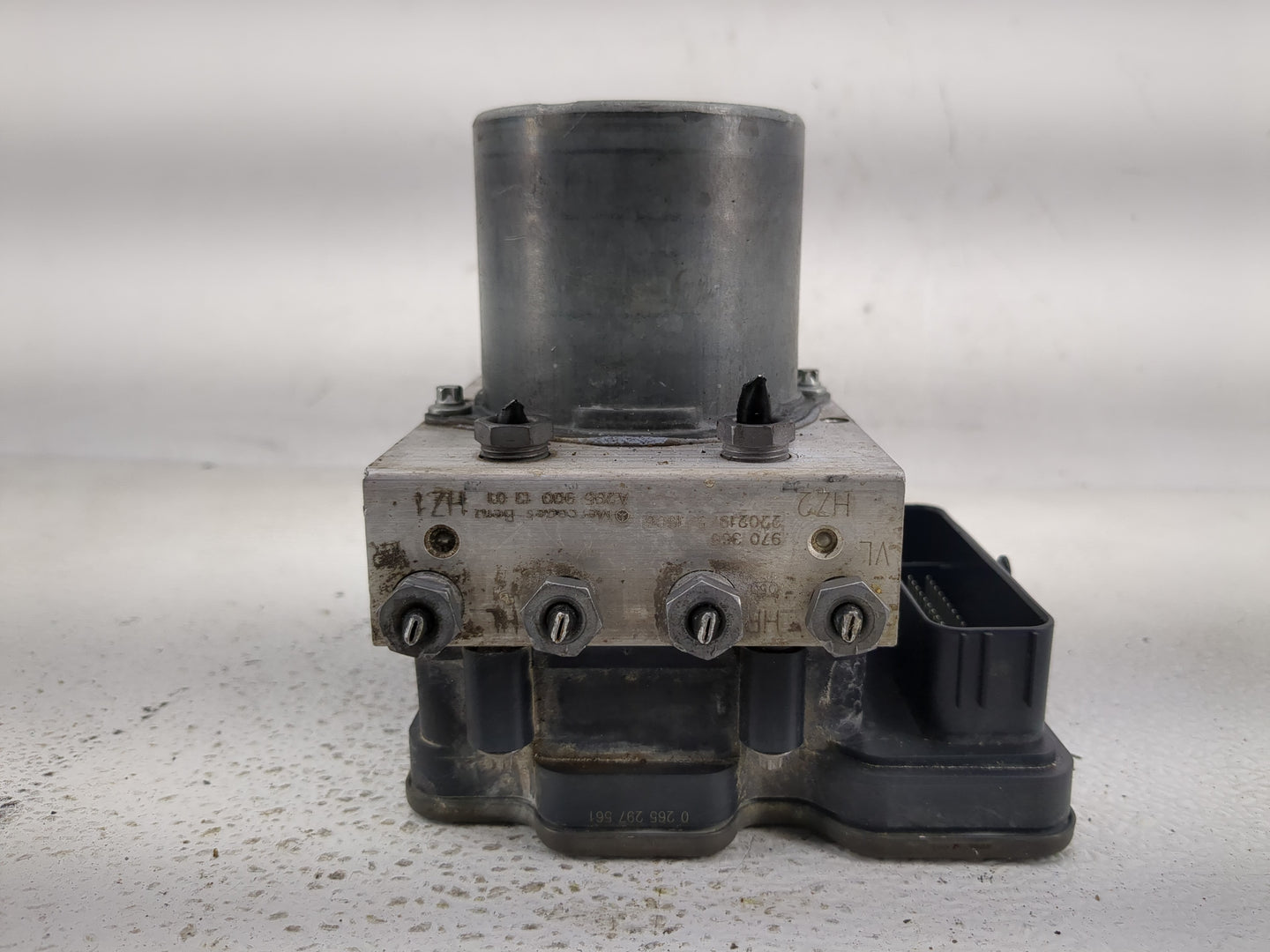 2010 Mercedes-Benz S550 ABS Pump Control Module Replacement P/N:A285 900 13 01 Fits OEM Used Auto Parts - Oemusedautoparts1.