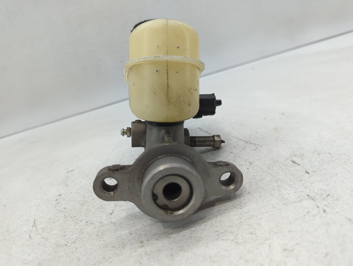 2001-2011 Mercury Grand Marquis Brake Master Cylinder 610823 - Oemusedautoparts1.com