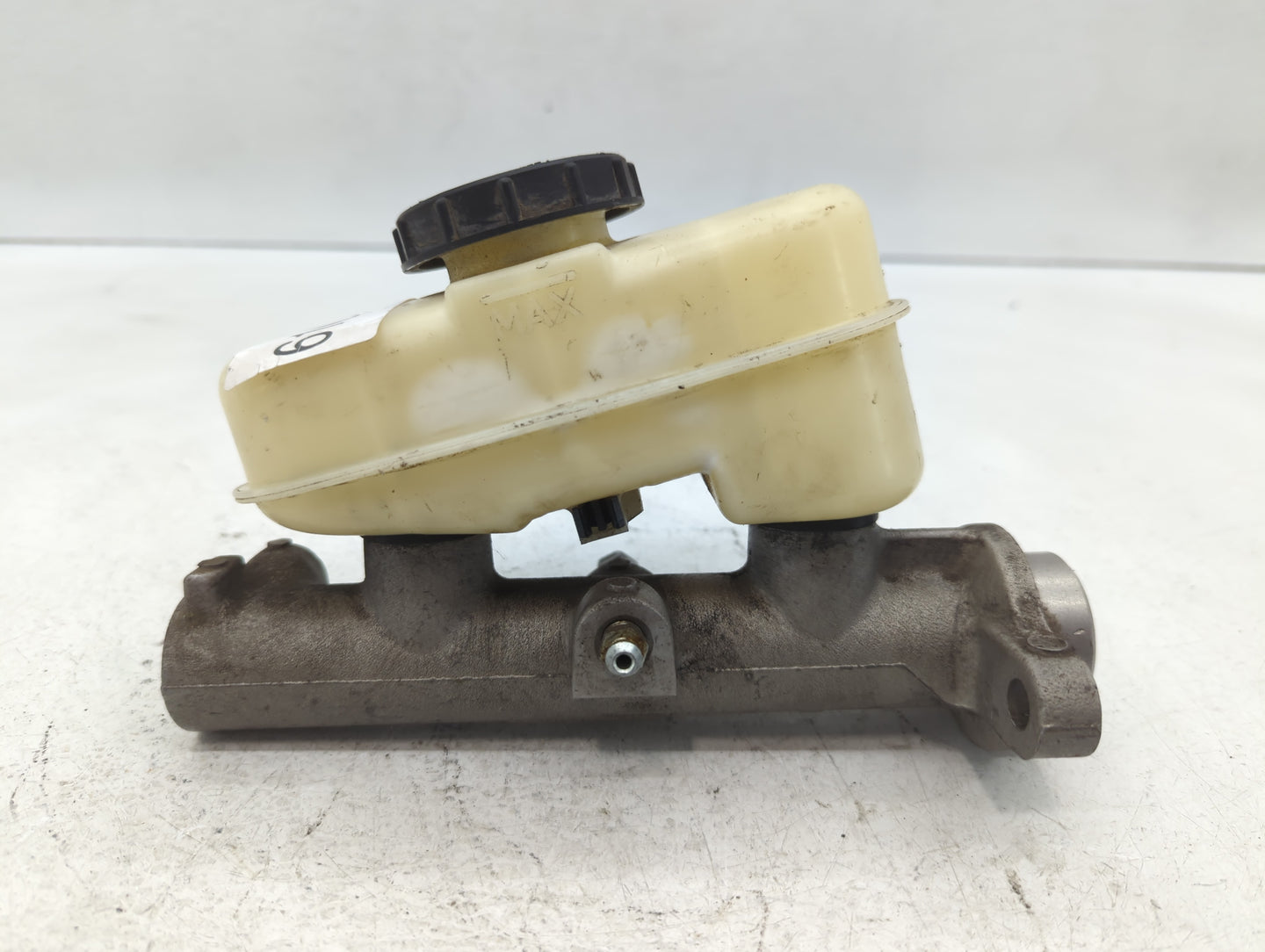 2001-2011 Mercury Grand Marquis Brake Master Cylinder 610823 - Oemusedautoparts1.com