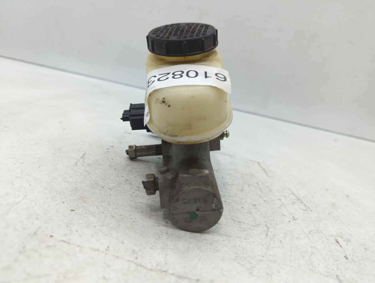2001-2011 Mercury Grand Marquis Brake Master Cylinder 610823 - Oemusedautoparts1.com