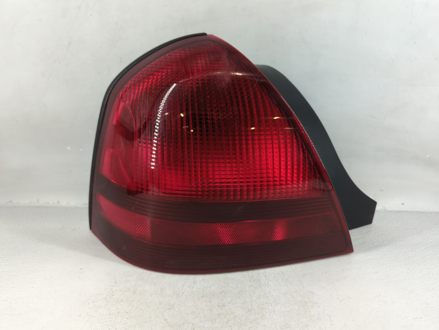 2003-2011 Mercury Grand Marquis Tail Light Assembly Driver Left OEM P/N:9305AA2065 Fits OEM Used Auto Parts - Oemusedautopar