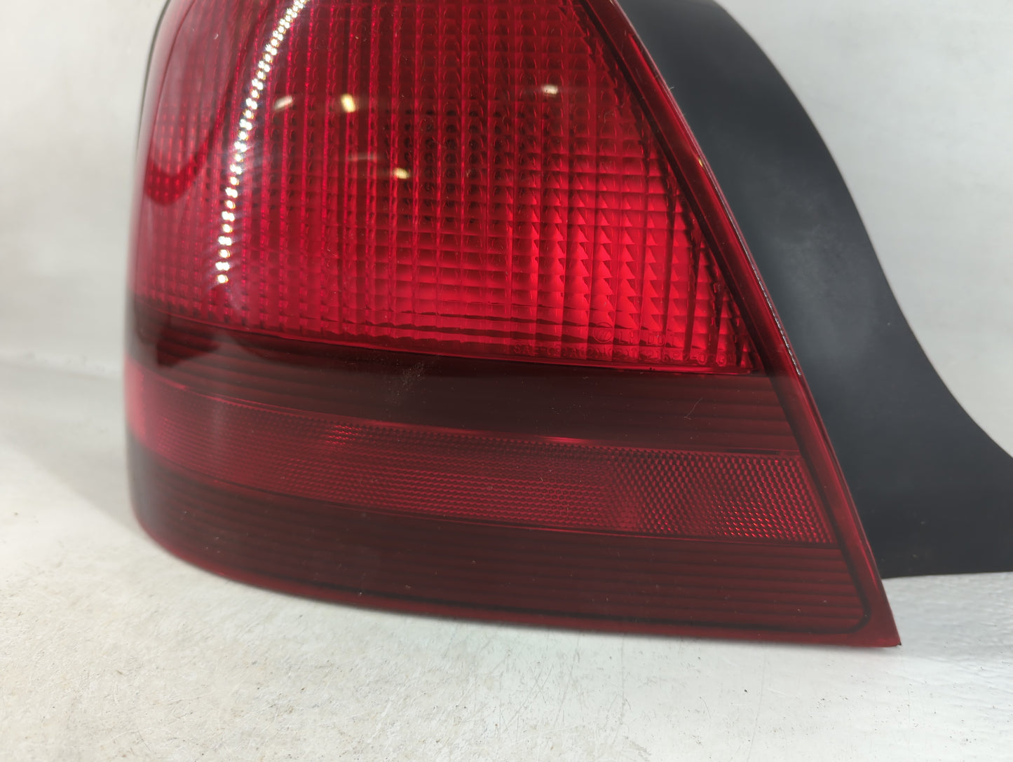 2003-2011 Mercury Grand Marquis Tail Light Assembly Driver Left OEM P/N:9305AA2065 Fits OEM Used Auto Parts - Oemusedautopar