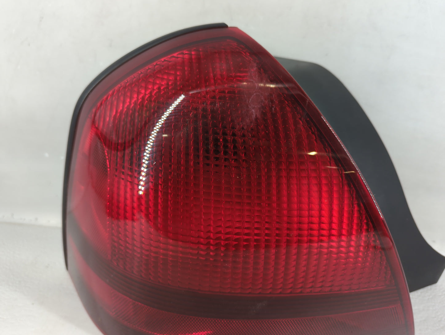 2003-2011 Mercury Grand Marquis Tail Light Assembly Driver Left OEM P/N:9305AA2065 Fits OEM Used Auto Parts - Oemusedautopar