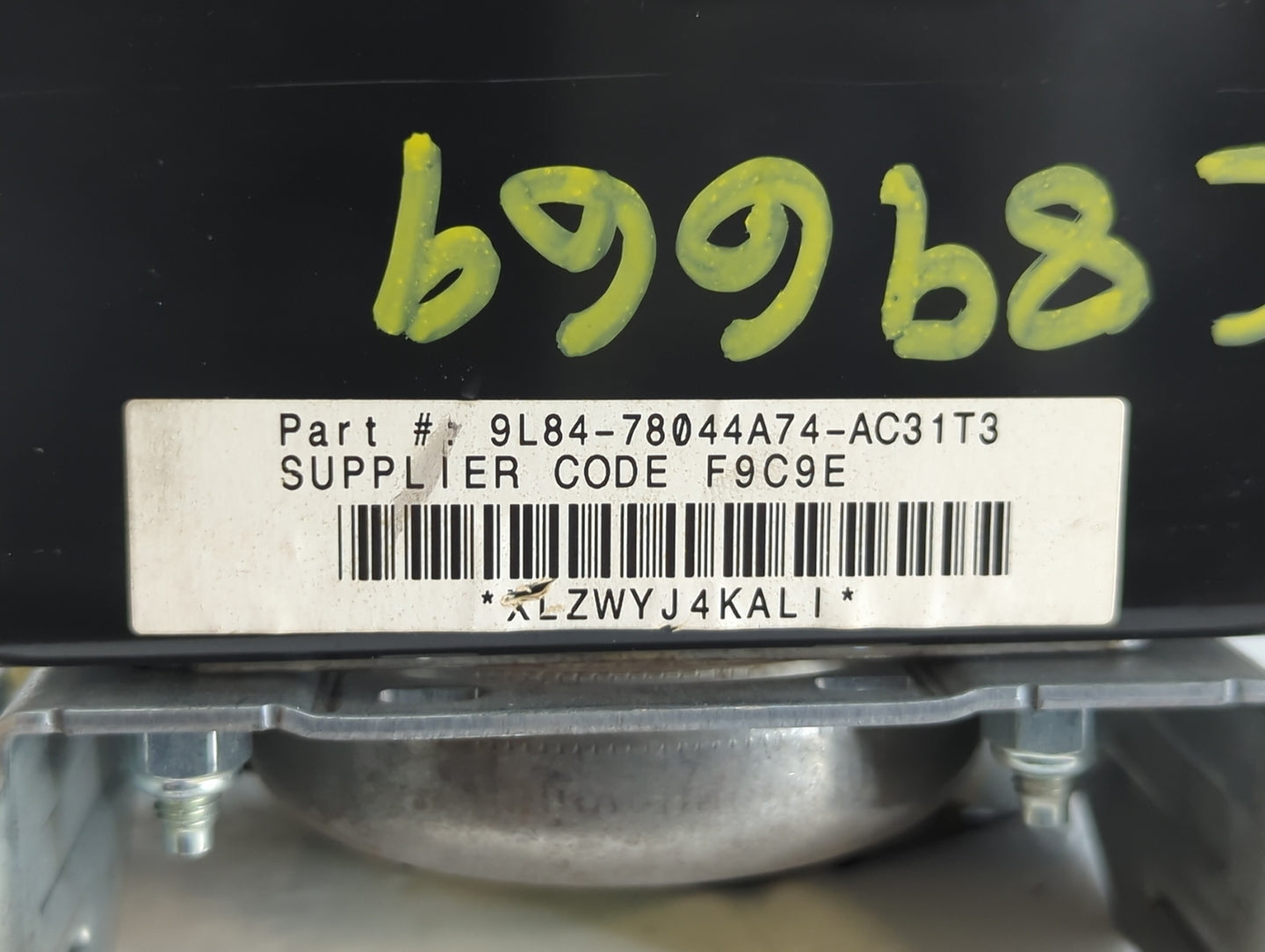 2008-2011 Mercury Mariner Air Bag Passenger Right Dashboard OEM Fits Fits 2008 2009 2010 2011 2012 OEM Used Auto Parts - Oem