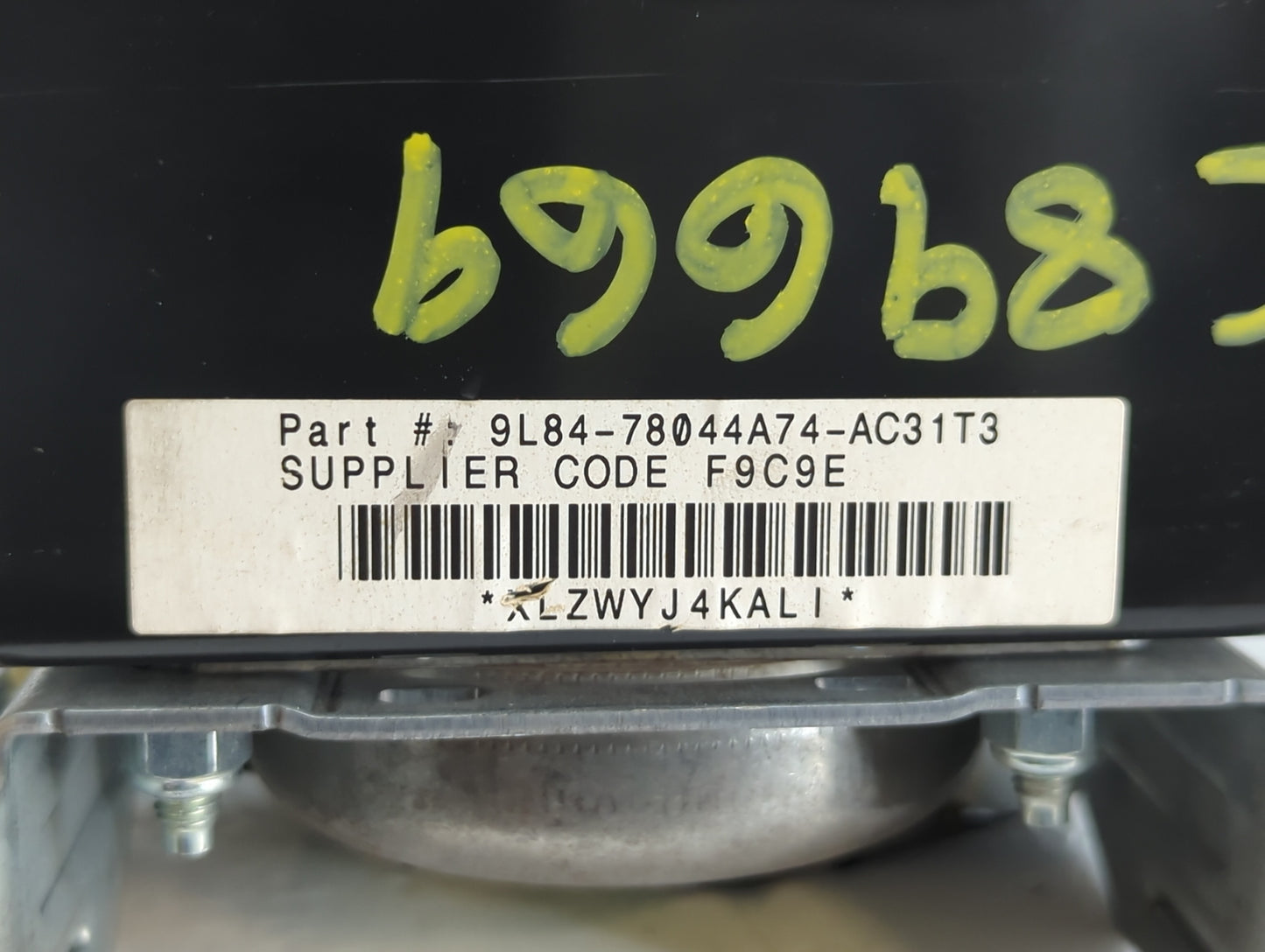 2008-2011 Mercury Mariner Air Bag Passenger Right Dashboard OEM Fits Fits 2008 2009 2010 2011 2012 OEM Used Auto Parts - Oem