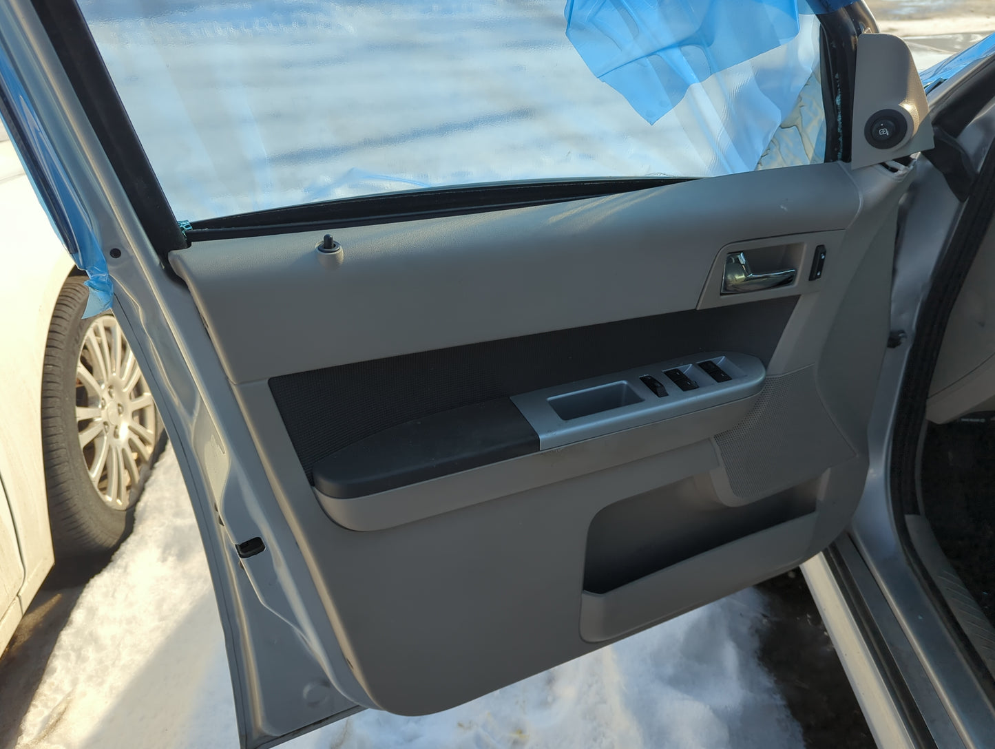 2010 Mercury Mariner Front Left Driver Interior Door Panel Trim 1365279 - Oemusedautoparts1.com